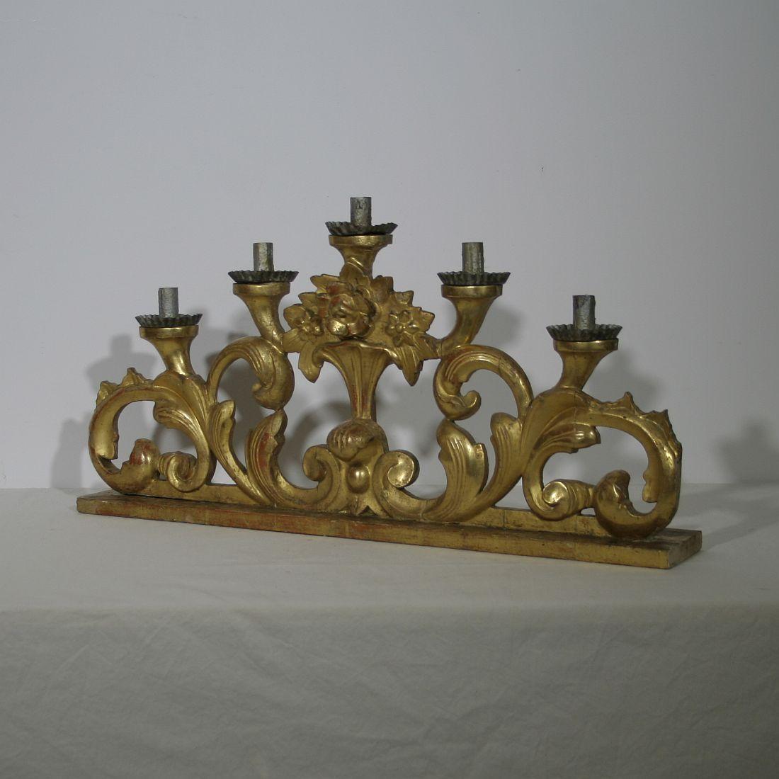 Late 18th Century Italian Carved Giltwood Baroque Candleholder (Italienisch)