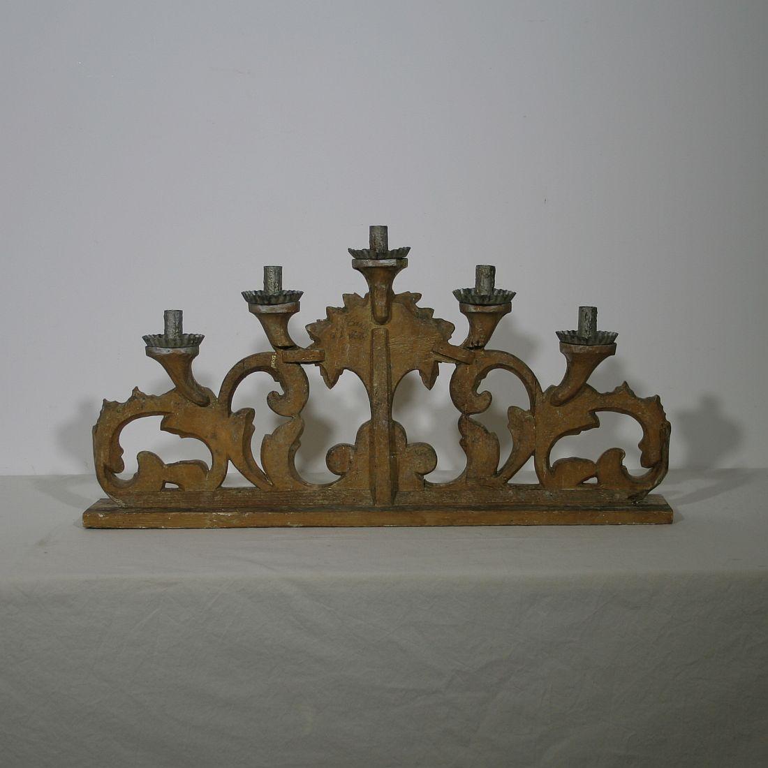 Late 18th Century Italian Carved Giltwood Baroque Candleholder im Zustand „Gut“ in Buisson, FR