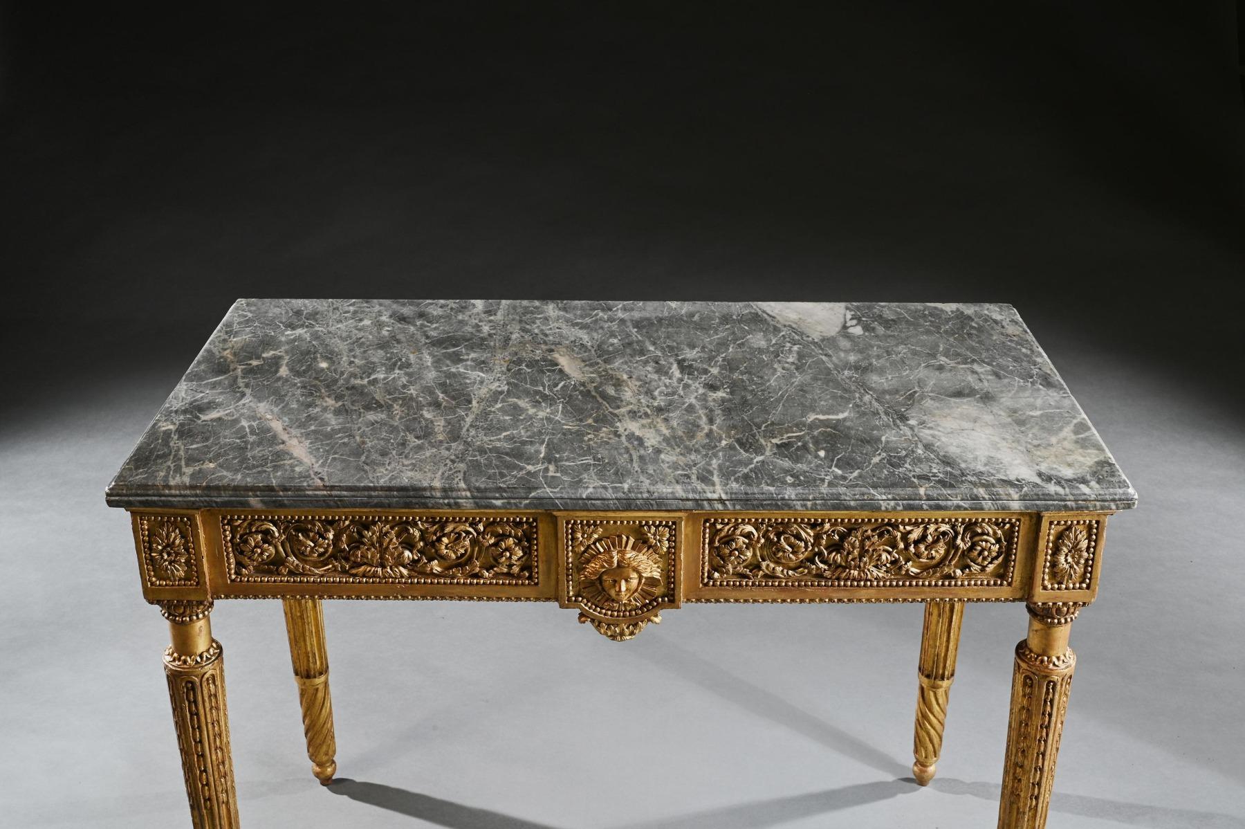 Fin du XVIIIe siècle Table console en bois doré sculpté à dessus de marbre, fin du 18e siècle, Italie en vente