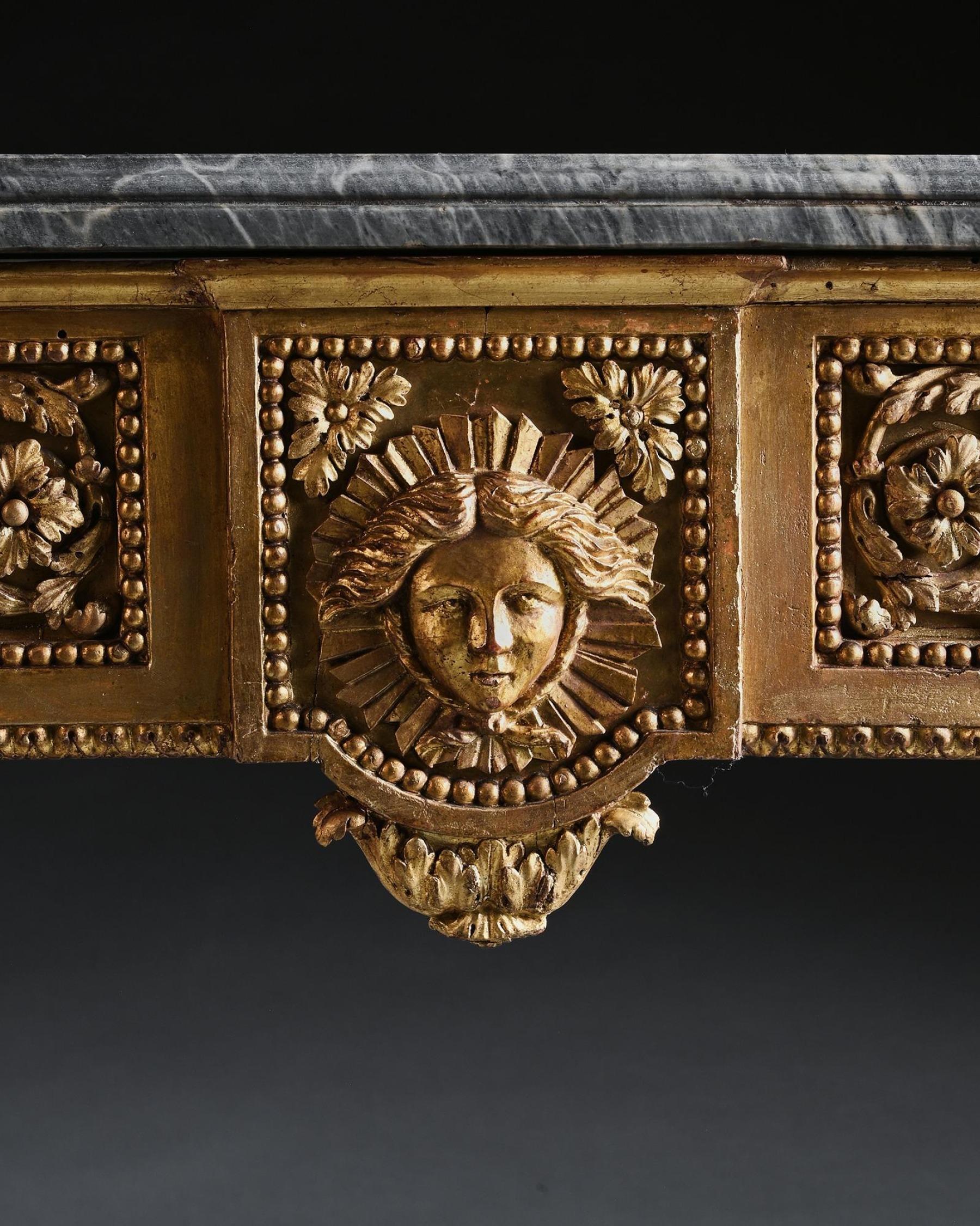 Table console en bois doré sculpté à dessus de marbre, fin du 18e siècle, Italie en vente 2