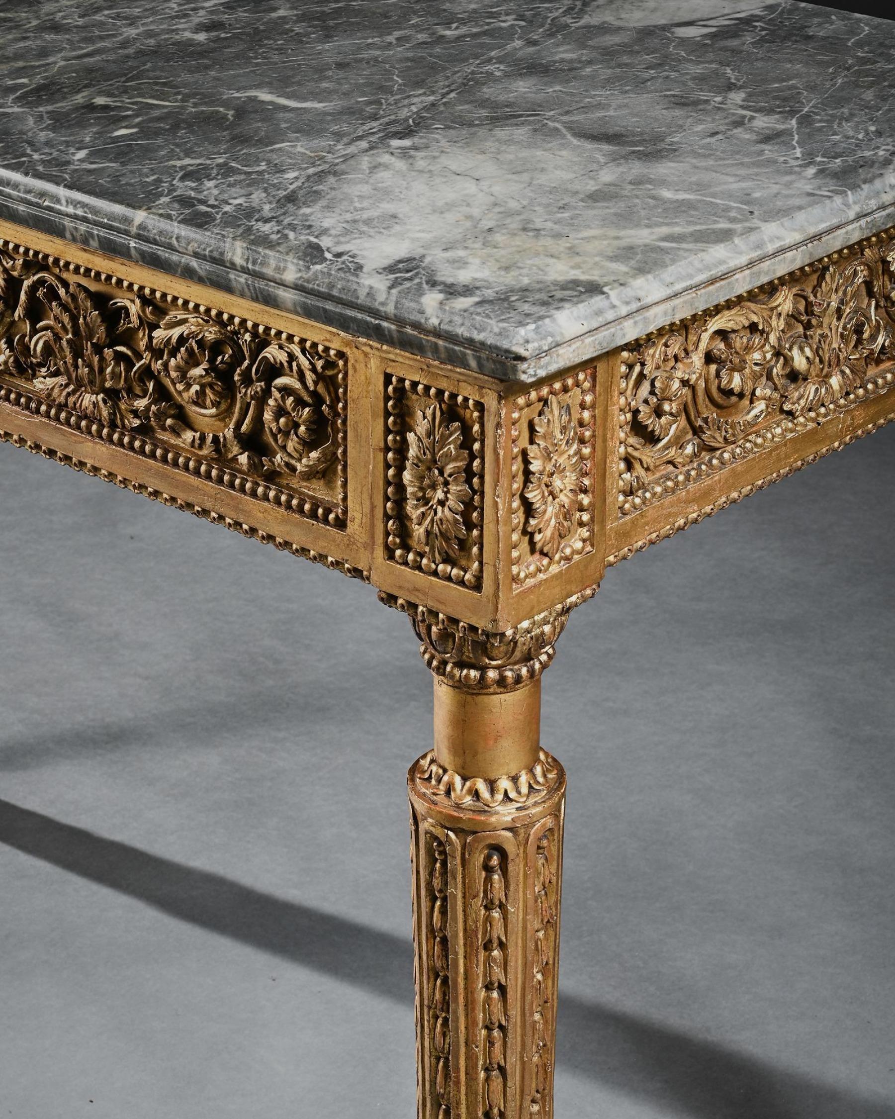 Table console en bois doré sculpté à dessus de marbre, fin du 18e siècle, Italie en vente 3