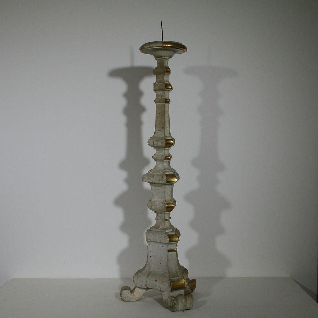 Late 18th Century Italian Carved Wooden Candlestick In Good Condition In Buisson, FR