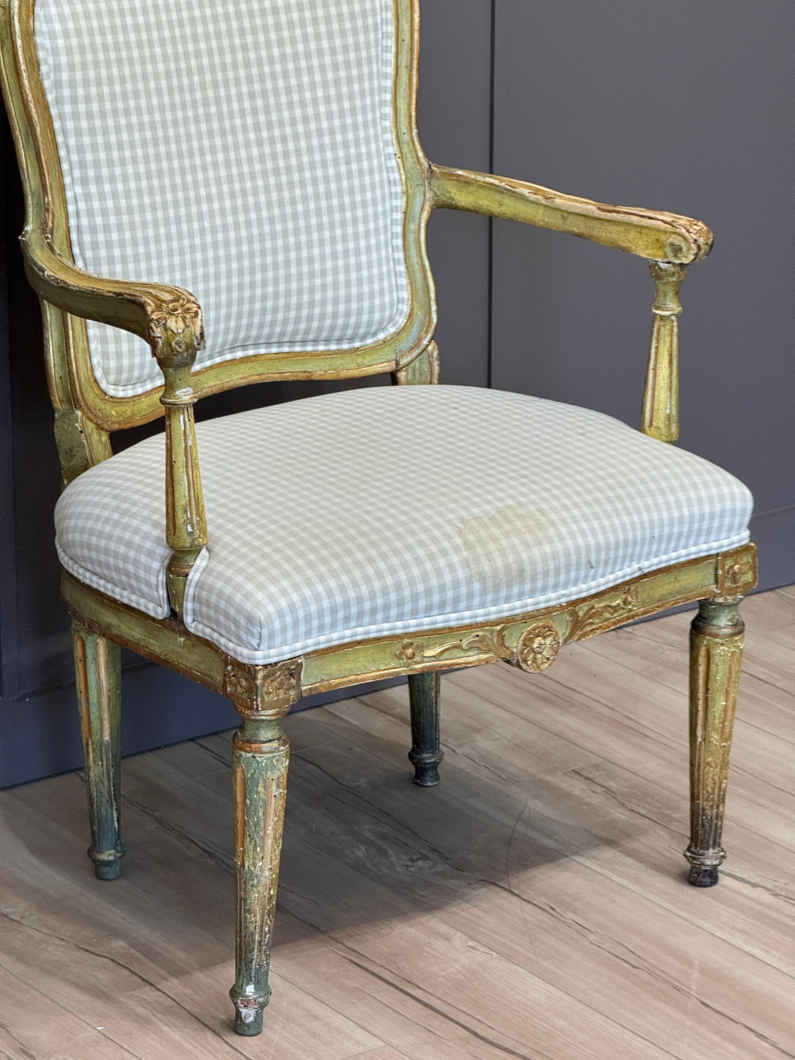 Tissu d'ameublement Fin du XVIIIe siècle - Fauteuil classique italien doré à la parcelle en vente