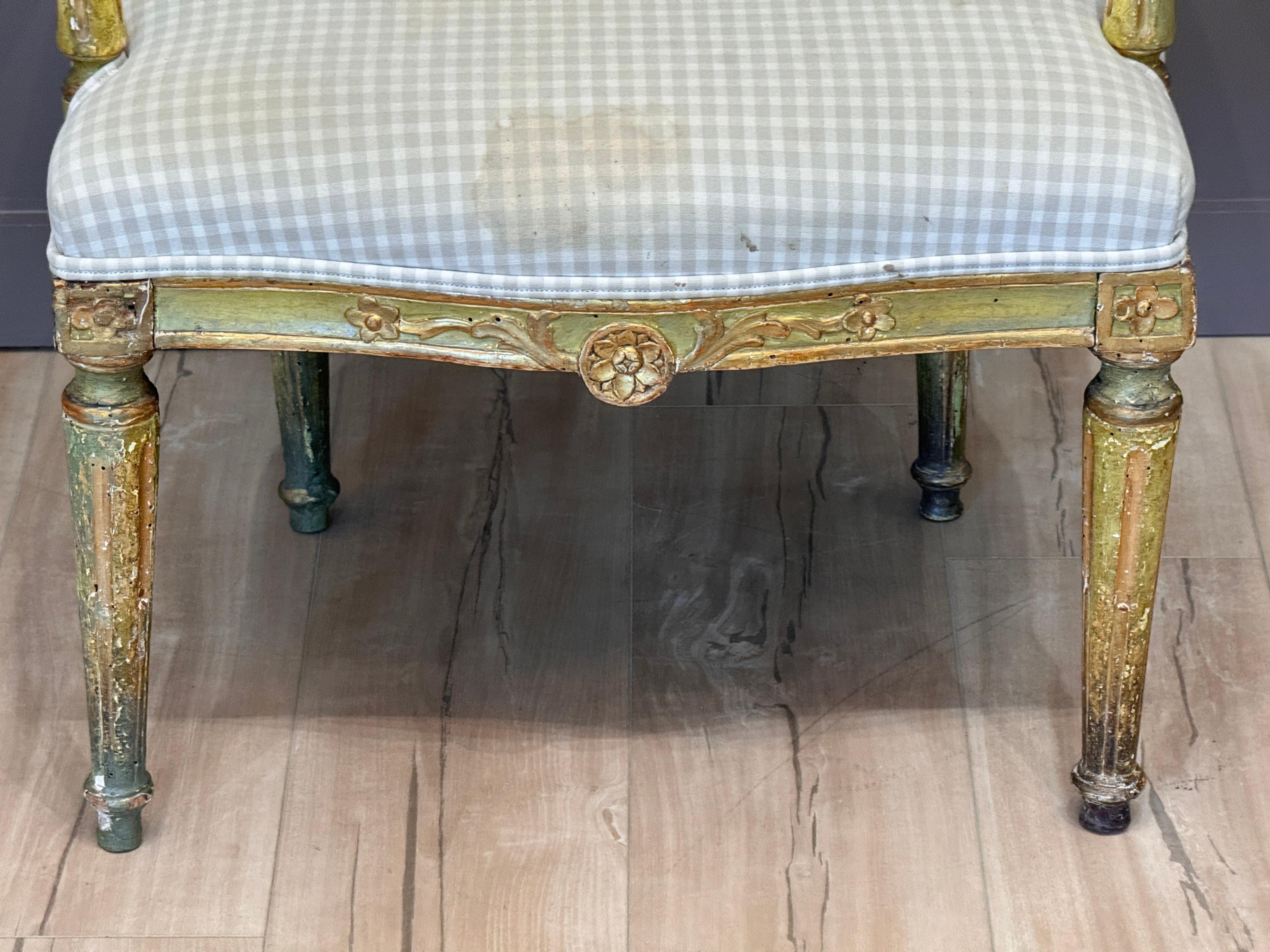 Fin du XVIIIe siècle - Fauteuil classique italien doré à la parcelle en vente 1