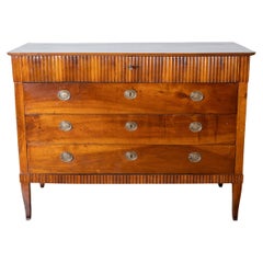Late 18th Century Italian Directoire Chest of Drawers in Walnut, Veneto Region