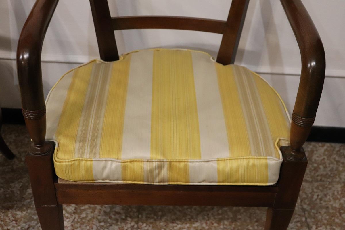 Italienische Directoire-Sessel aus massivem Nussbaum und Wiener Sraw aus dem späten 18. im Angebot 5