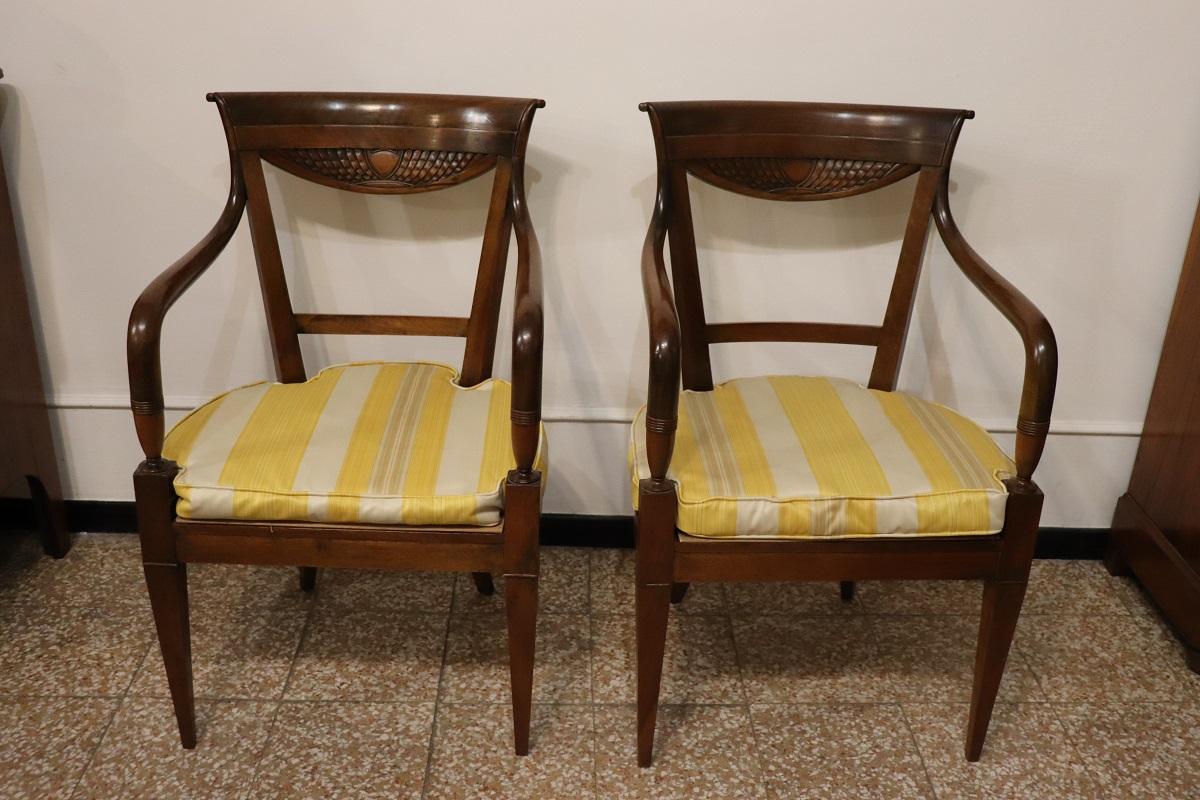 Italienische Directoire-Sessel aus massivem Nussbaum und Wiener Sraw aus dem späten 18. im Angebot 4