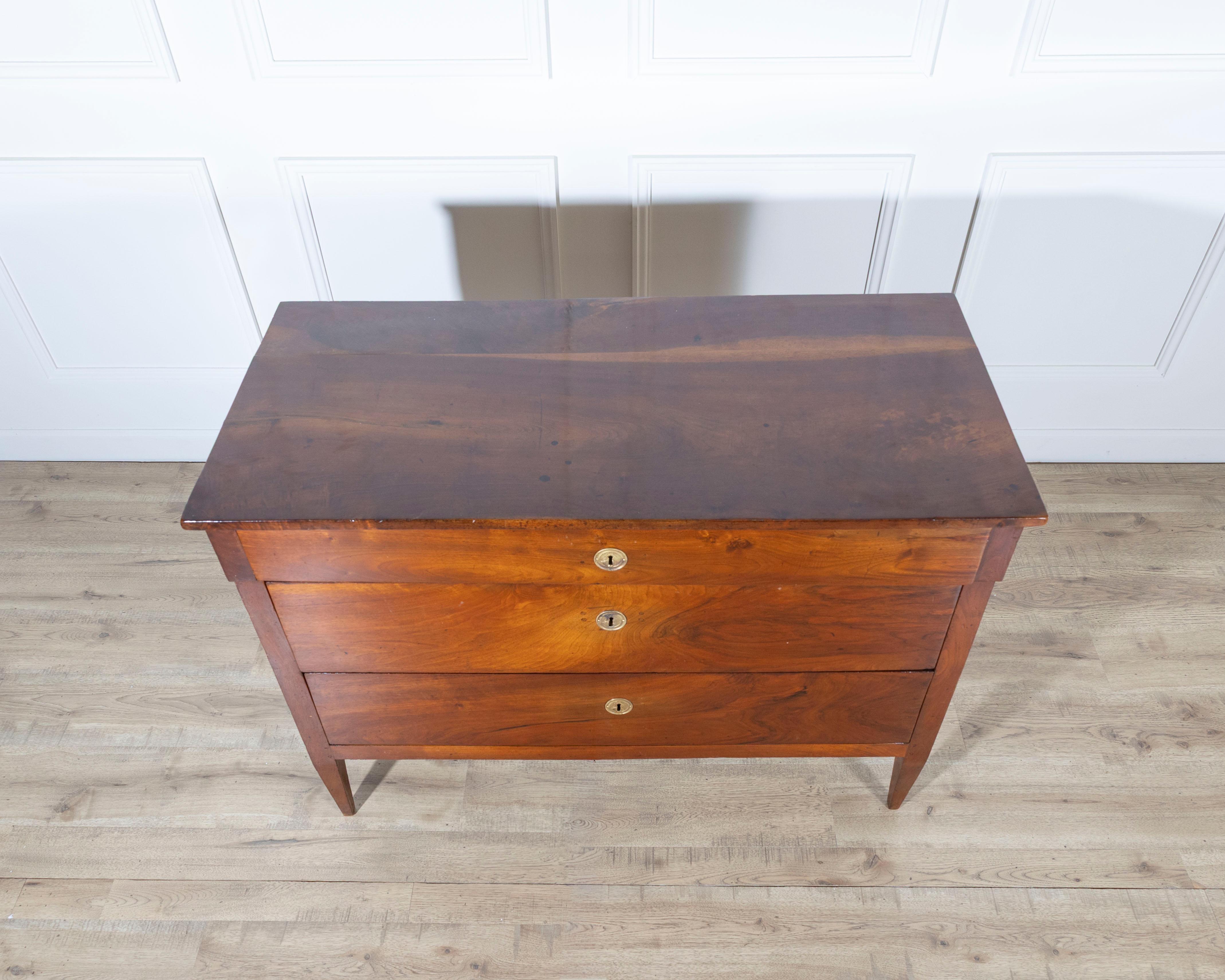 Late 18th-Century Italian Directoire Walnut Chest of Drawers — Emilia Romagna In Good Condition For Sale In Atlanta, GA