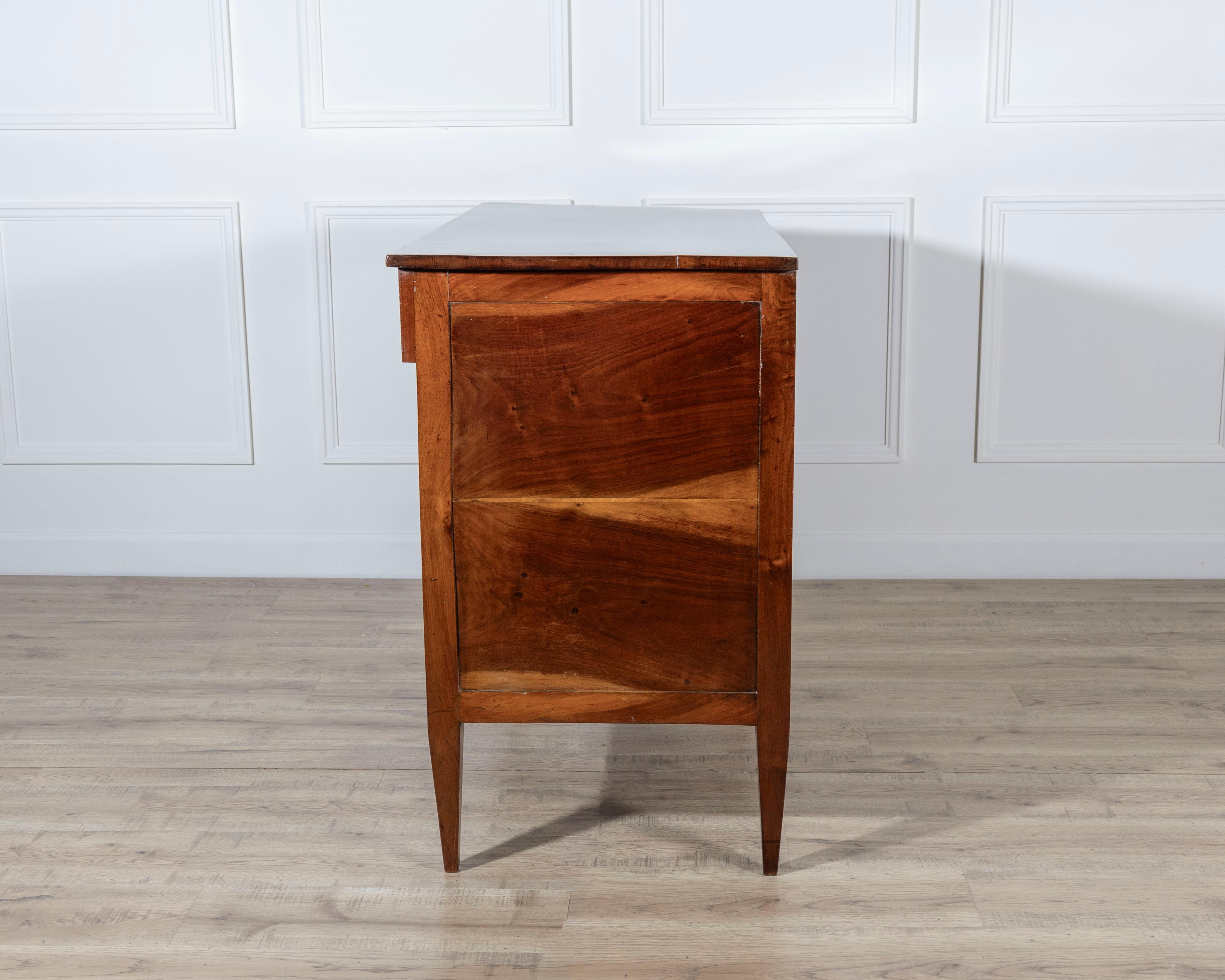 Late 18th-Century Italian Directoire Walnut Chest of Drawers — Emilia Romagna For Sale 2