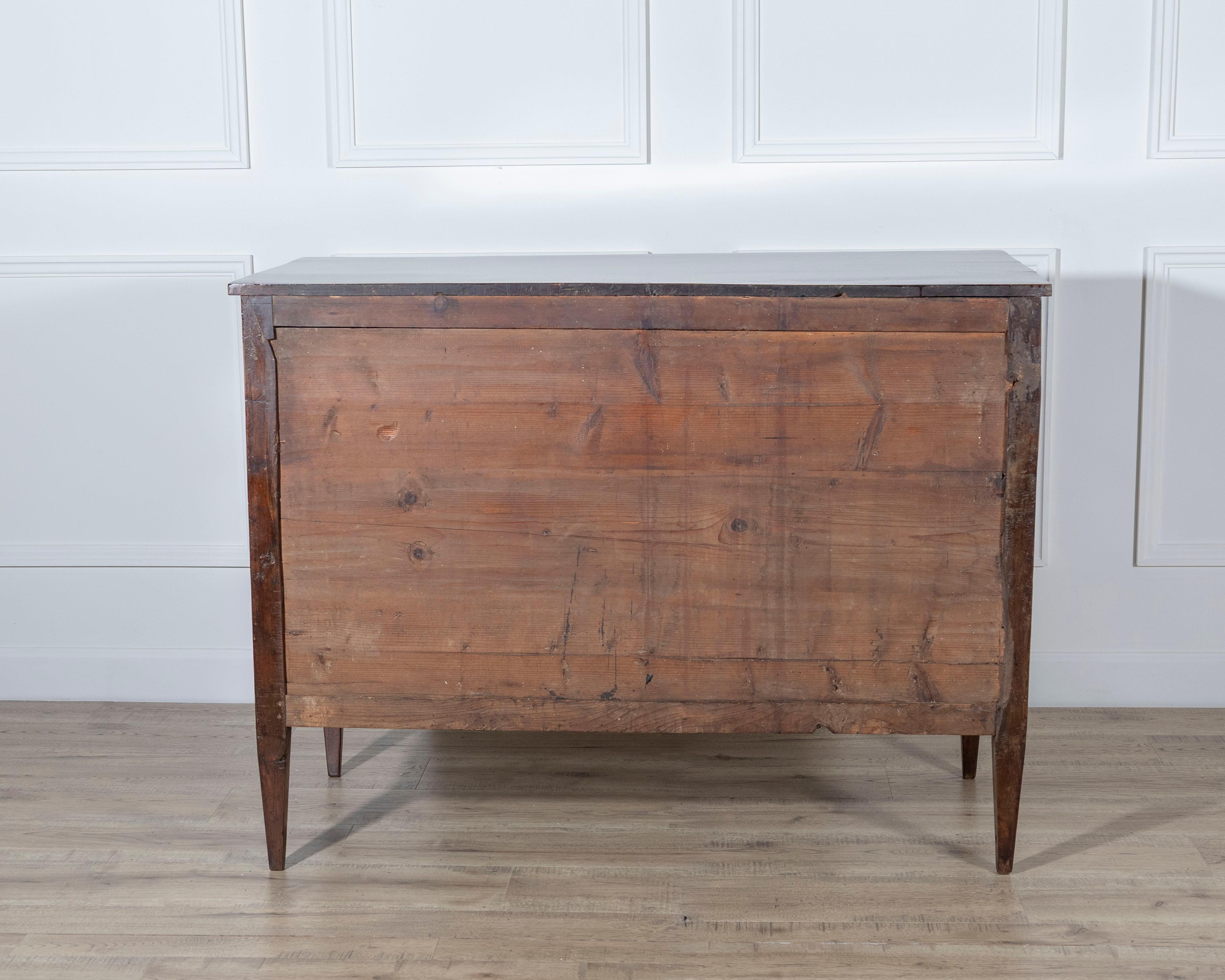 Late 18th-Century Italian Directoire Walnut Chest of Drawers — Emilia Romagna For Sale 3
