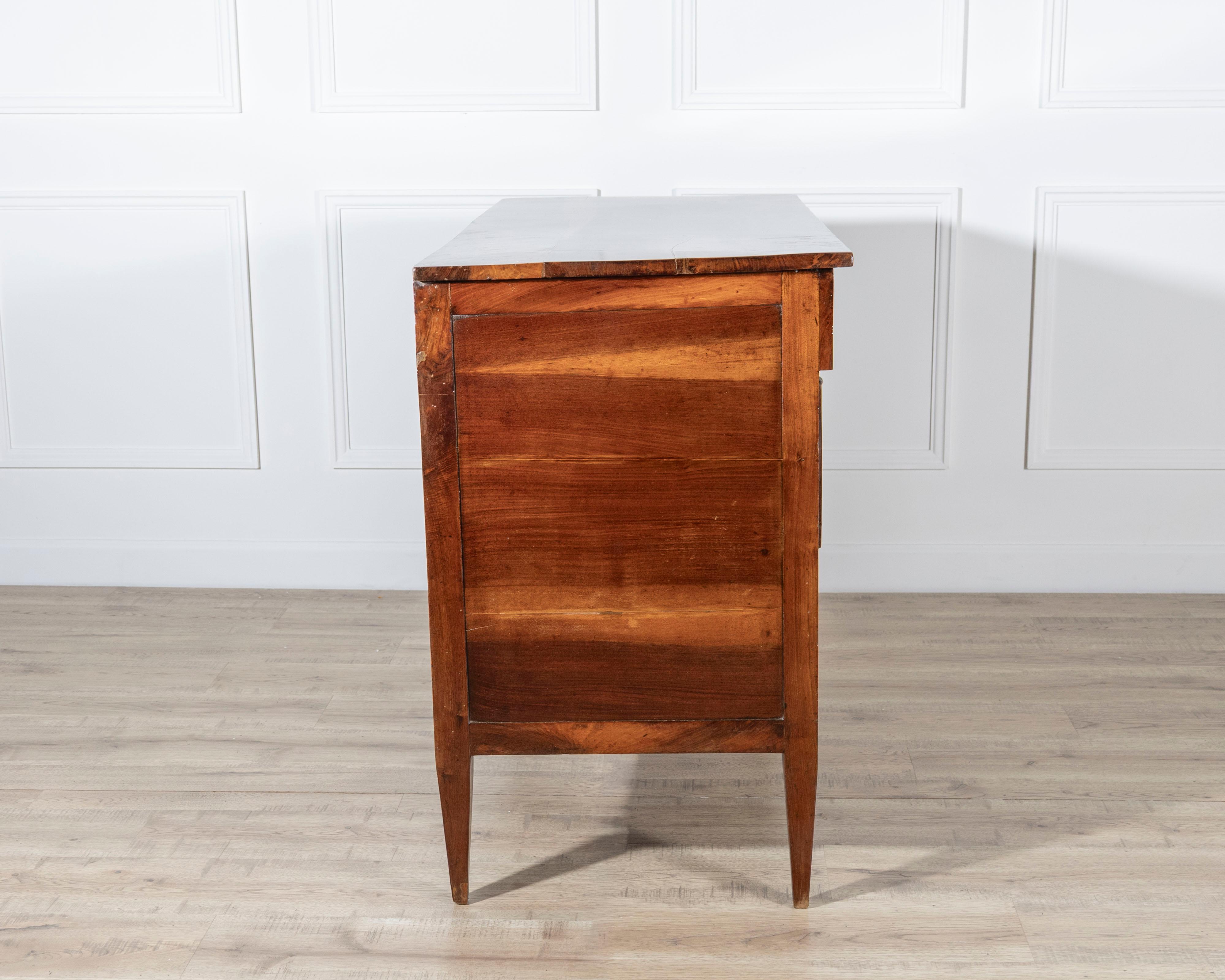 Late 18th-Century Italian Directoire Walnut Chest of Drawers — Emilia Romagna For Sale 4