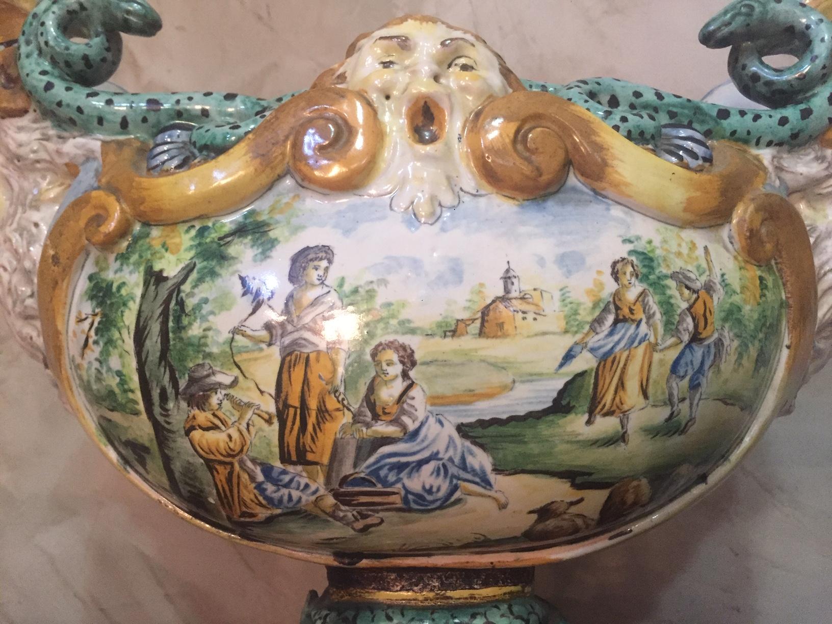 Late 18th Century Italian Faience Jardiniere In Good Condition In LEGNY, FR