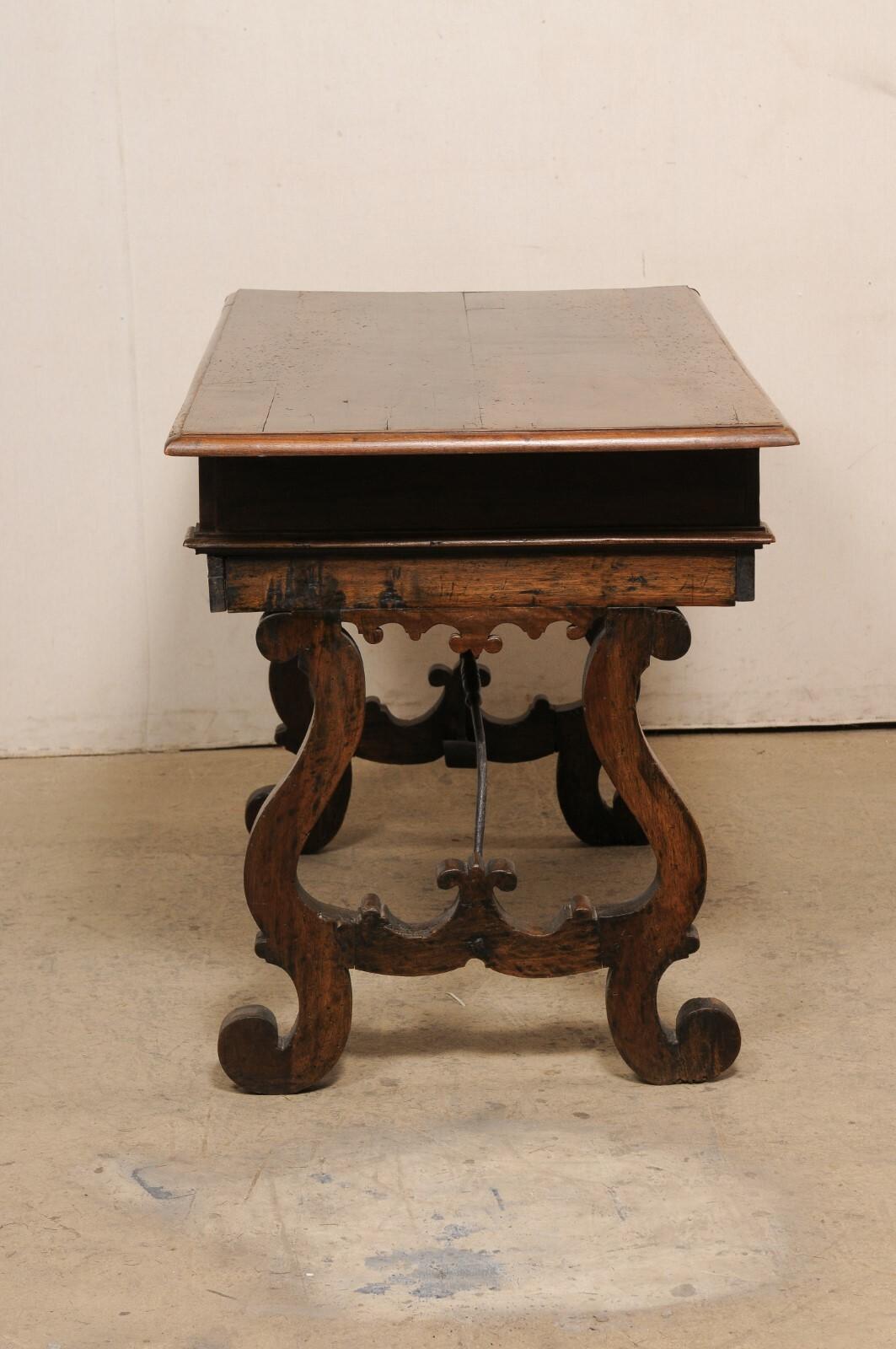 Table Fratino italienne de la fin du 18e siècle avec tiroirs et brancard en fer forgé en vente 1