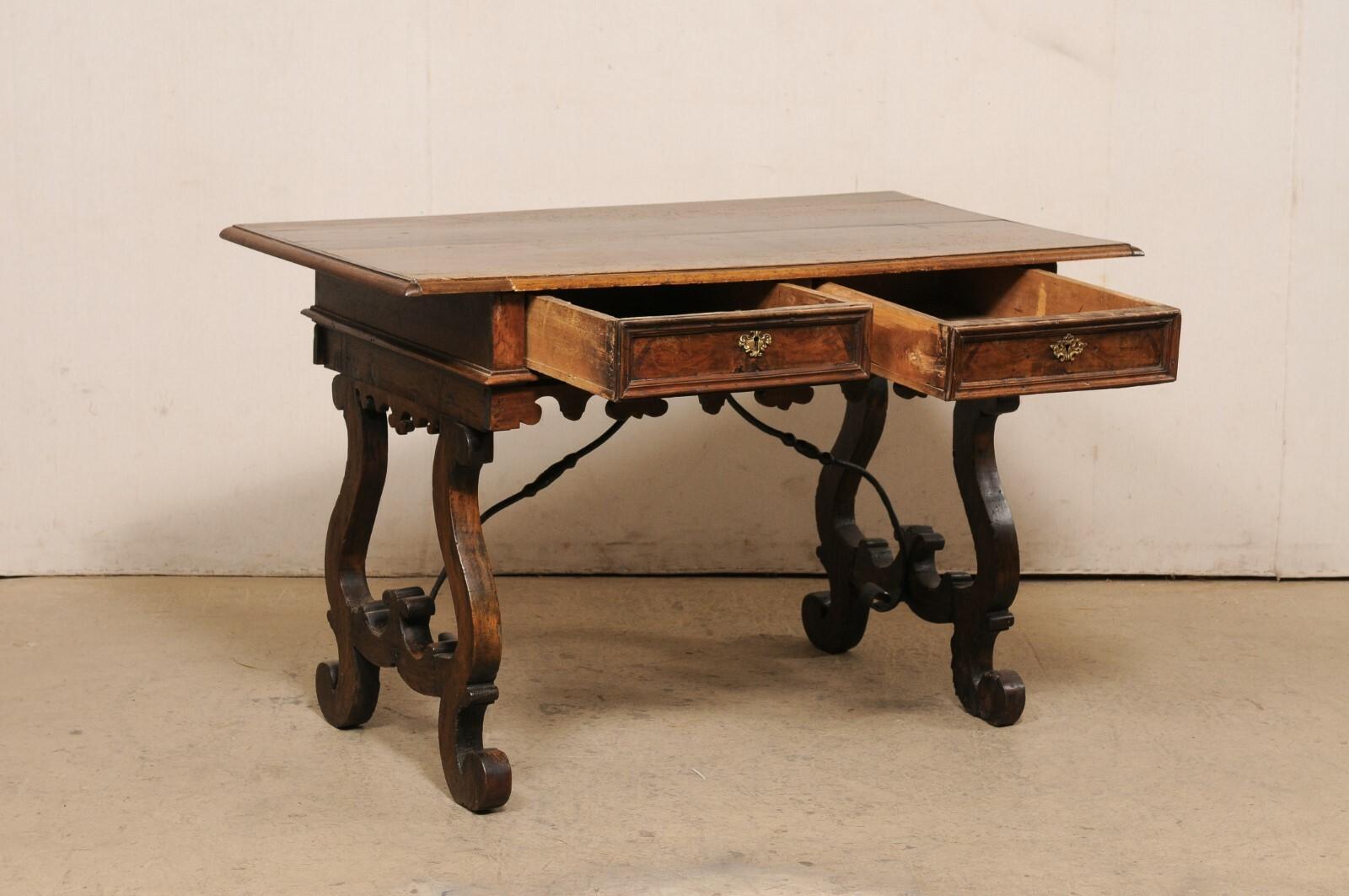 Table Fratino italienne de la fin du 18e siècle avec tiroirs et brancard en fer forgé en vente 3