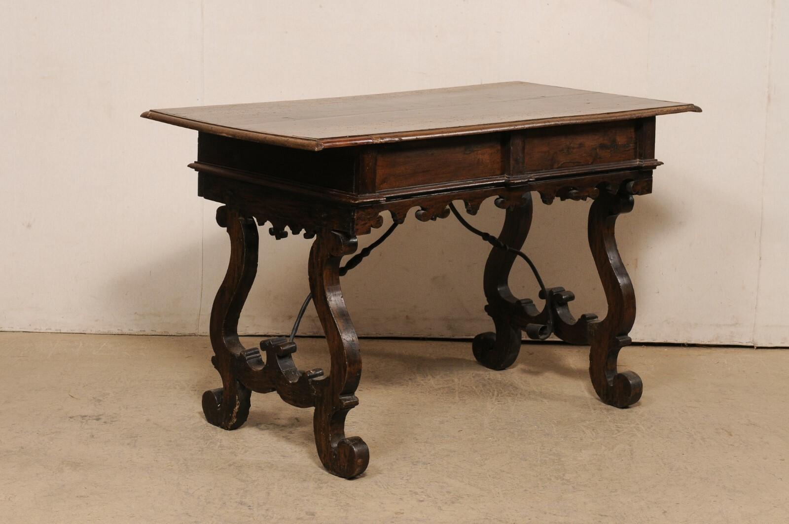 Table Fratino italienne de la fin du 18e siècle avec tiroirs et brancard en fer forgé en vente 4