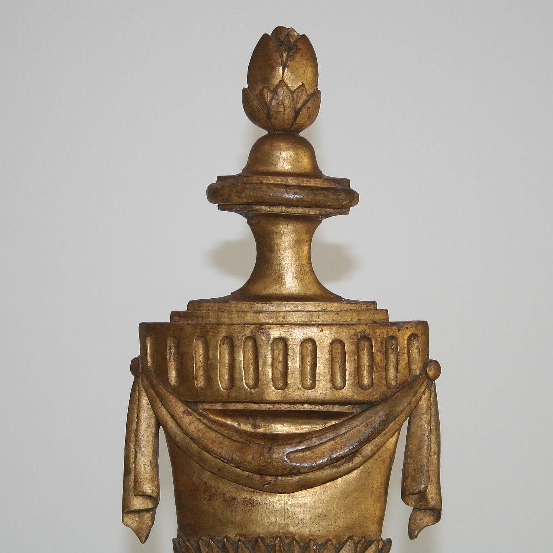 Late 18th Century Italian Giltwood Neoclassical Vase 3