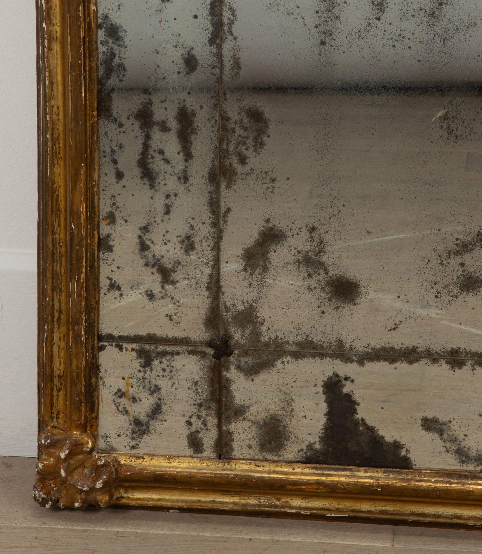 Baroque Late 18th Century Italian Giltwood Segmented Mirror