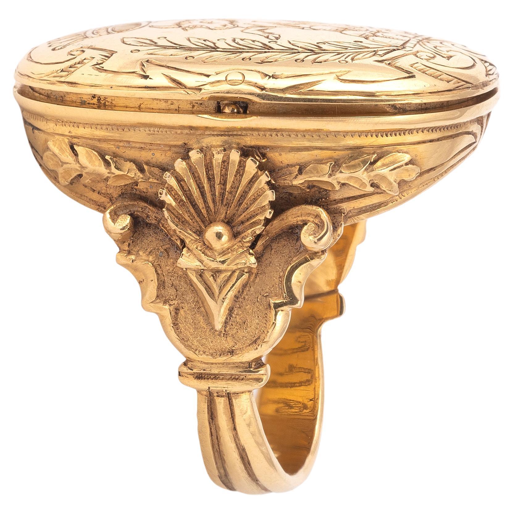 Late 18th Century Italian Gold Poison Ring In Excellent Condition In Firenze, IT