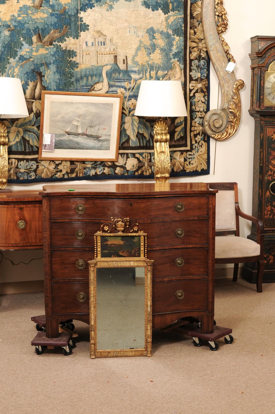 Espejo neoclásico italiano de finales del siglo XVIII chapado en madera dorada y mármol 