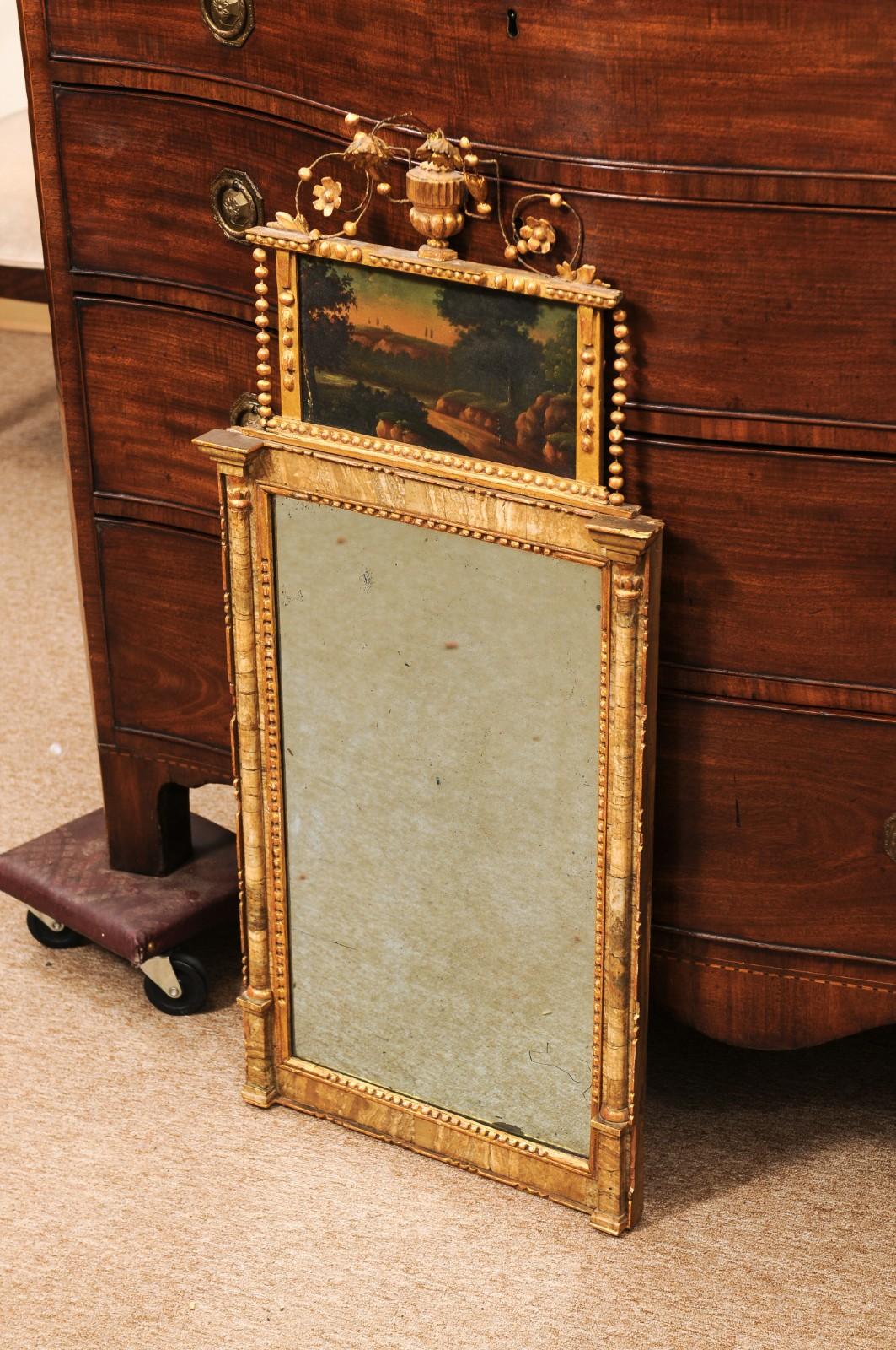 Espejo neoclásico italiano de finales del siglo XVIII chapado en madera dorada y mármol siglo XVIII y antes en venta