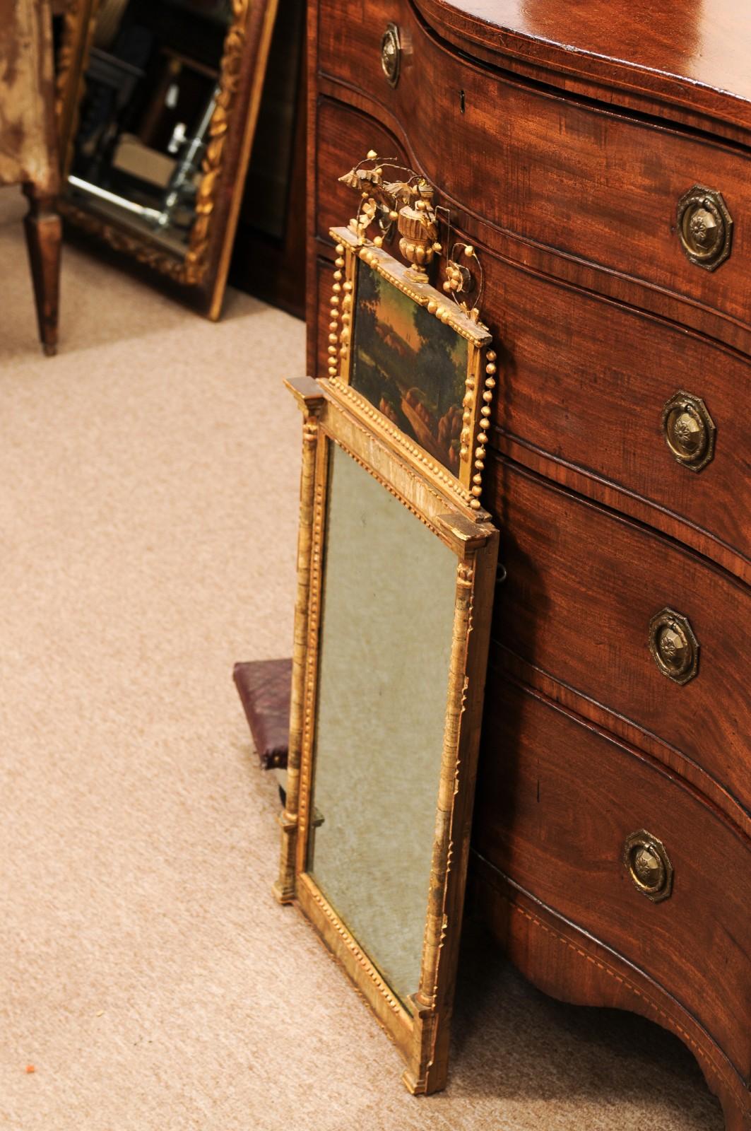 Espejo neoclásico italiano de finales del siglo XVIII chapado en madera dorada y mármol en venta 3