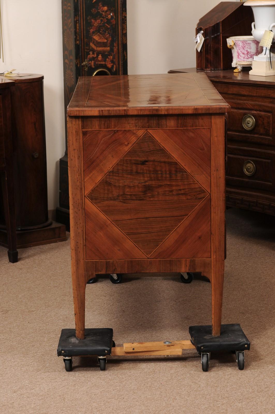 Late 18th Century Italian Neoclassical Parquetry Inlaid Walnut Commode with 3 Dr For Sale 2
