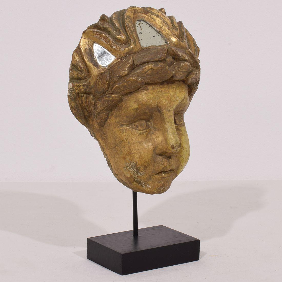 Late 18th Century Italian Neoclassical Small Carved Wooden Head with Mirrors In Good Condition In Buisson, FR