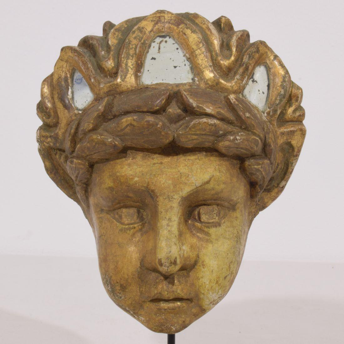 Late 18th Century Italian Neoclassical Small Carved Wooden Head with Mirrors 5