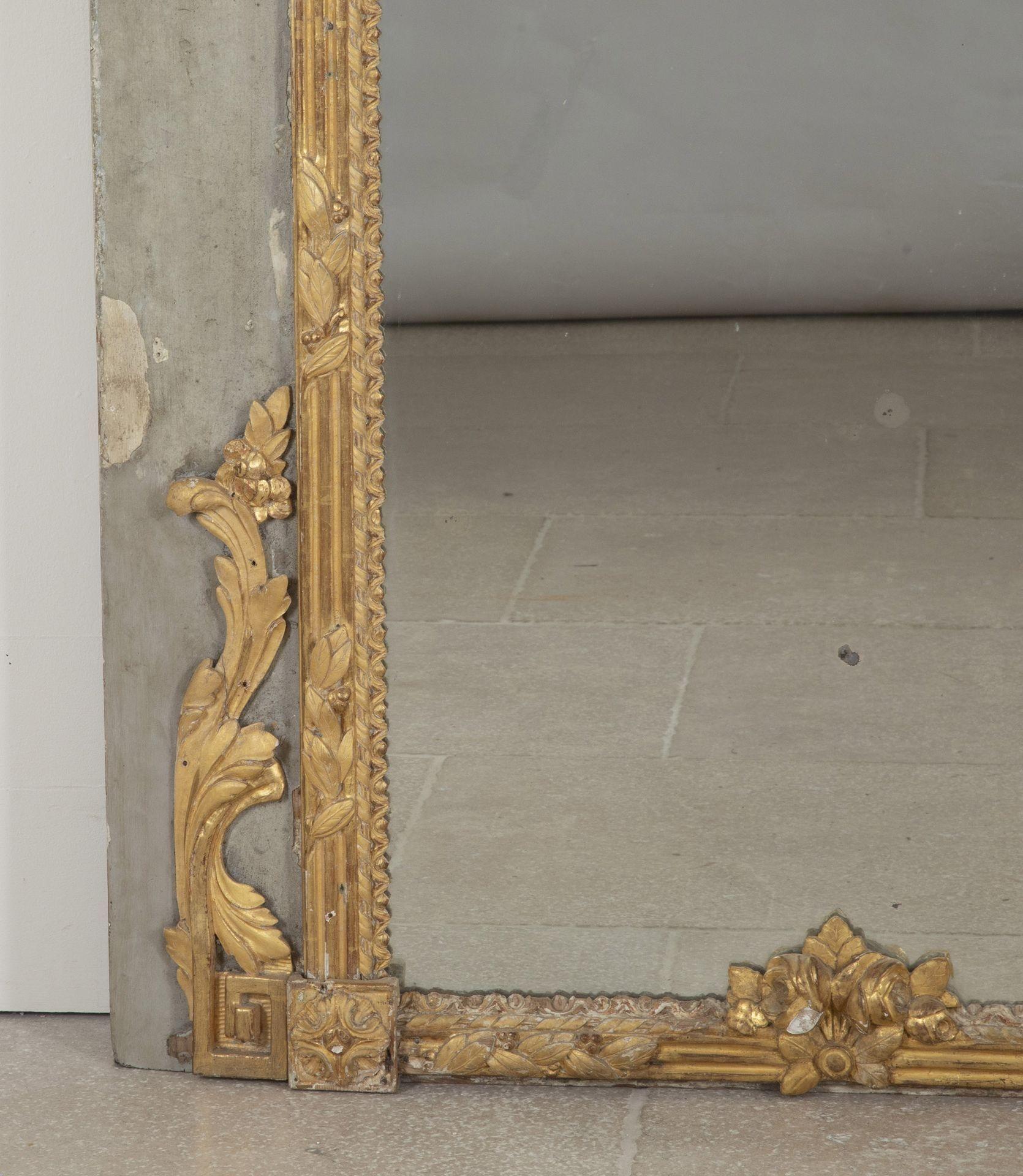 Miroir Trumeau italien peint et doré de la fin du XVIIIe siècle en vente 2