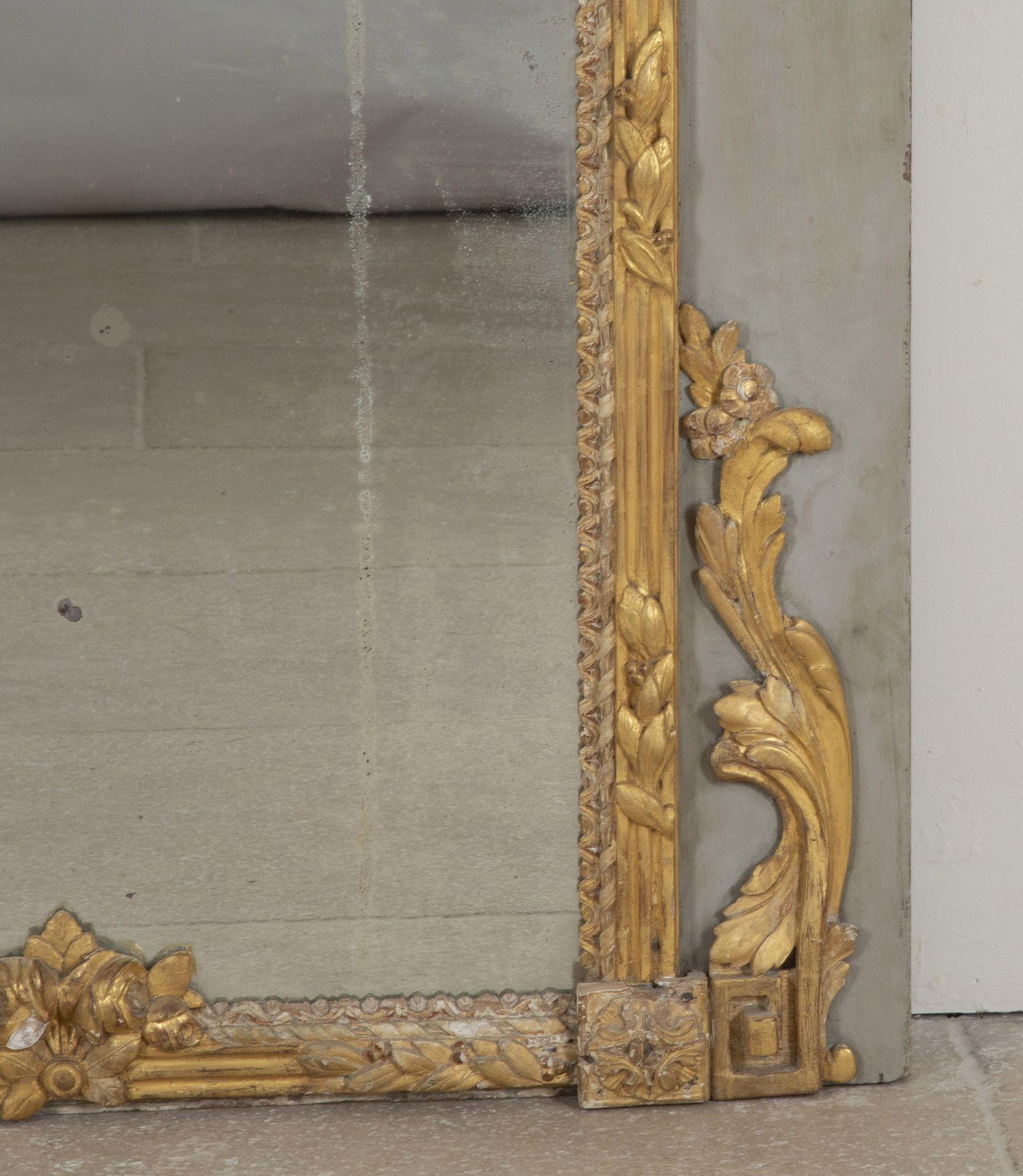 Miroir Trumeau italien peint et doré de la fin du XVIIIe siècle en vente 3