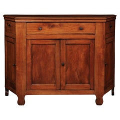 Credenza italiana de nogal de finales del siglo XVIII con lados inclinados, 3 cajones y 4 puertas