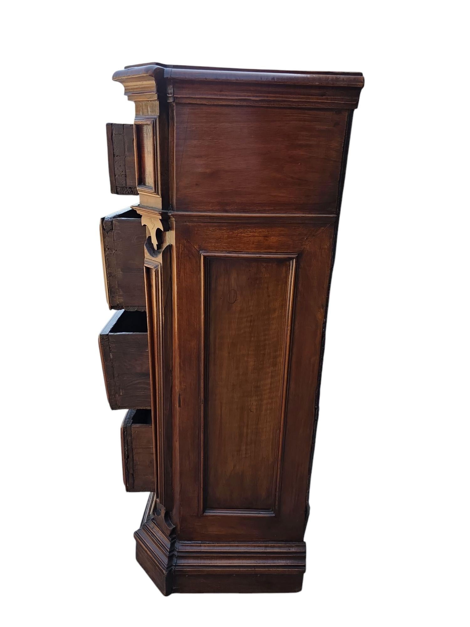 Late 18th Century Italian Walnut High Chest of Drawers In Excellent Condition For Sale In Los Angeles, CA