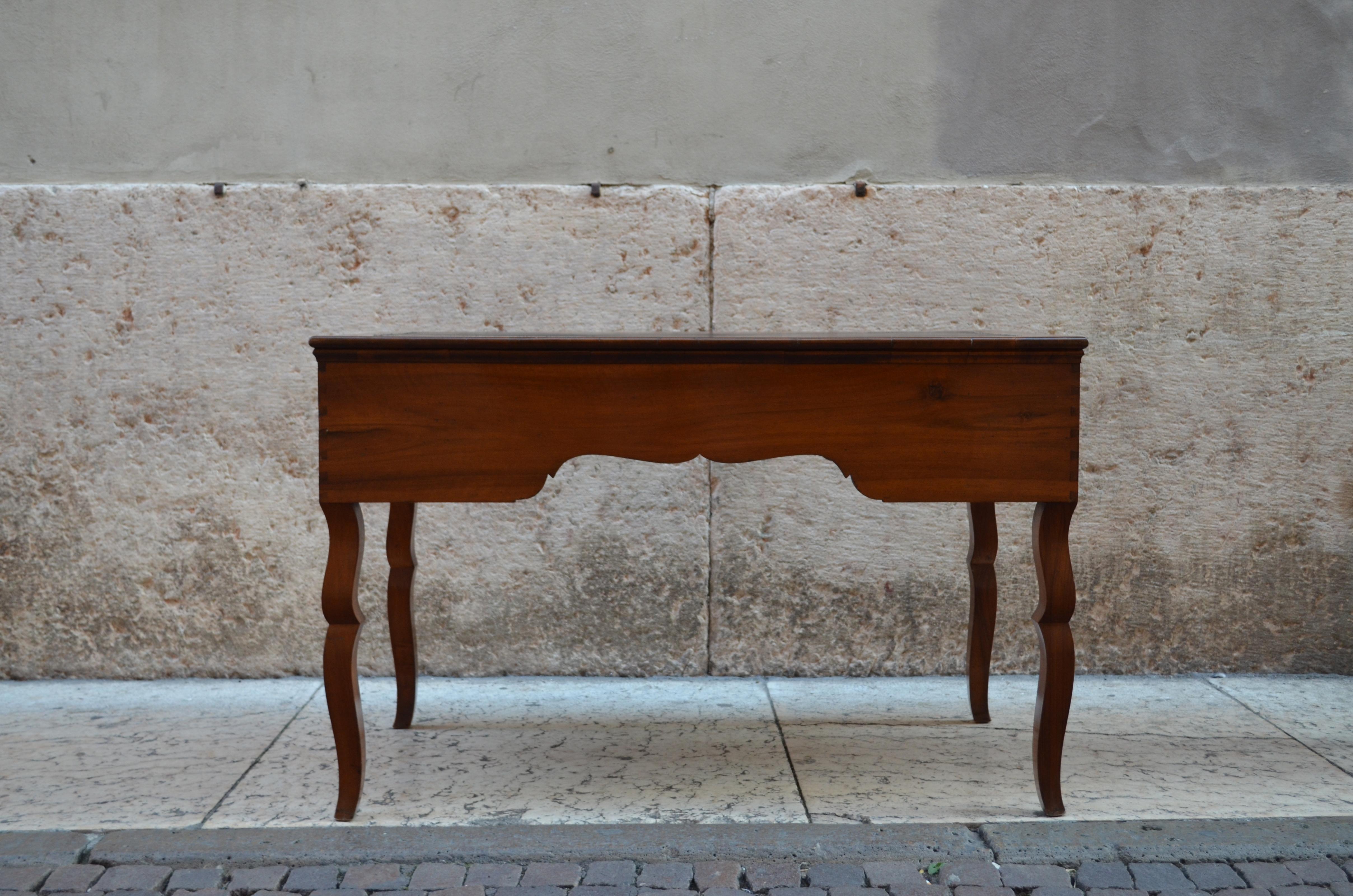 Late 18th Century Italian Walnut Wood Three Drawers Desk, Italy Veneto 2