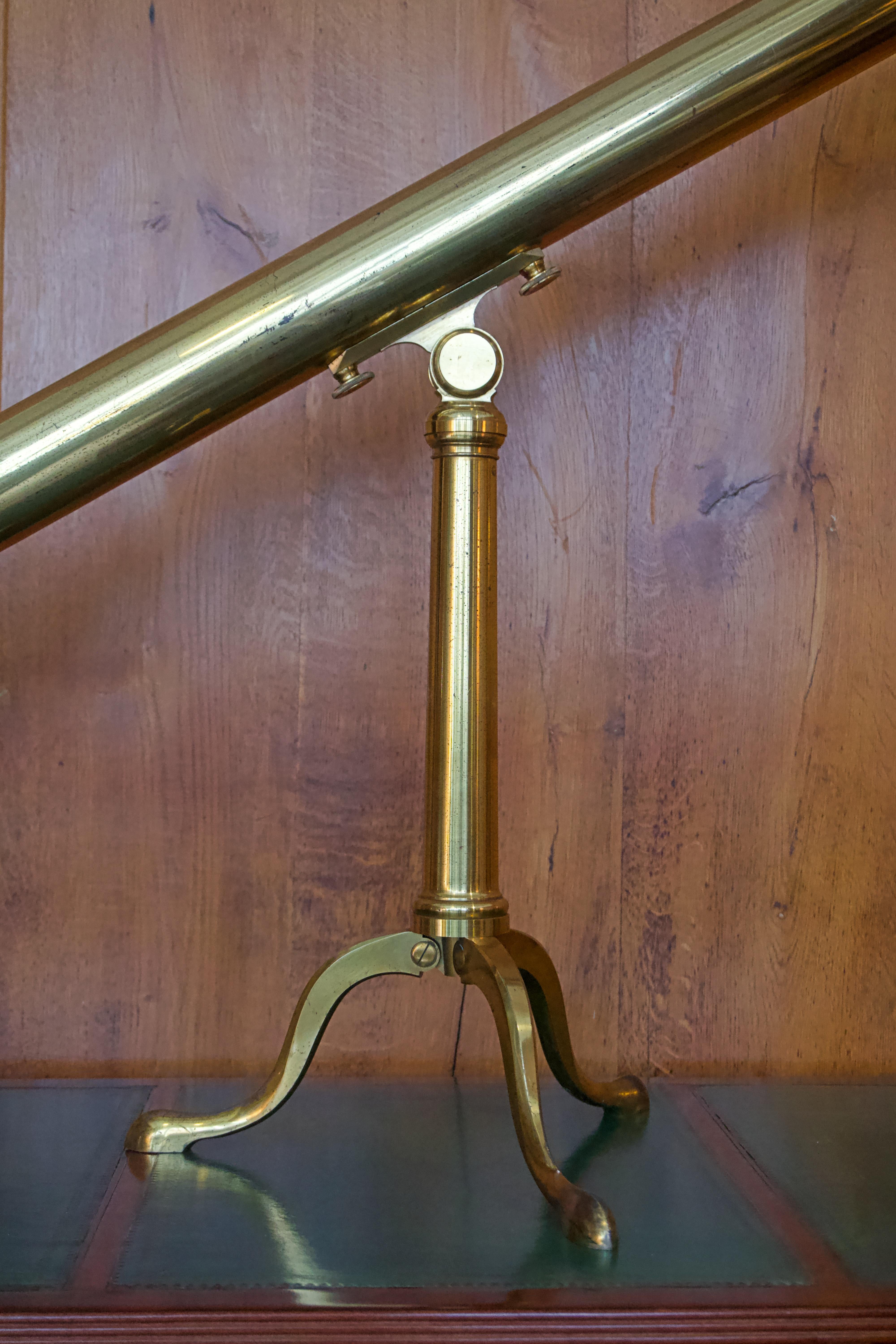 George III Télescope de table en laiton laqué de la fin du XVIIIe siècle en vente