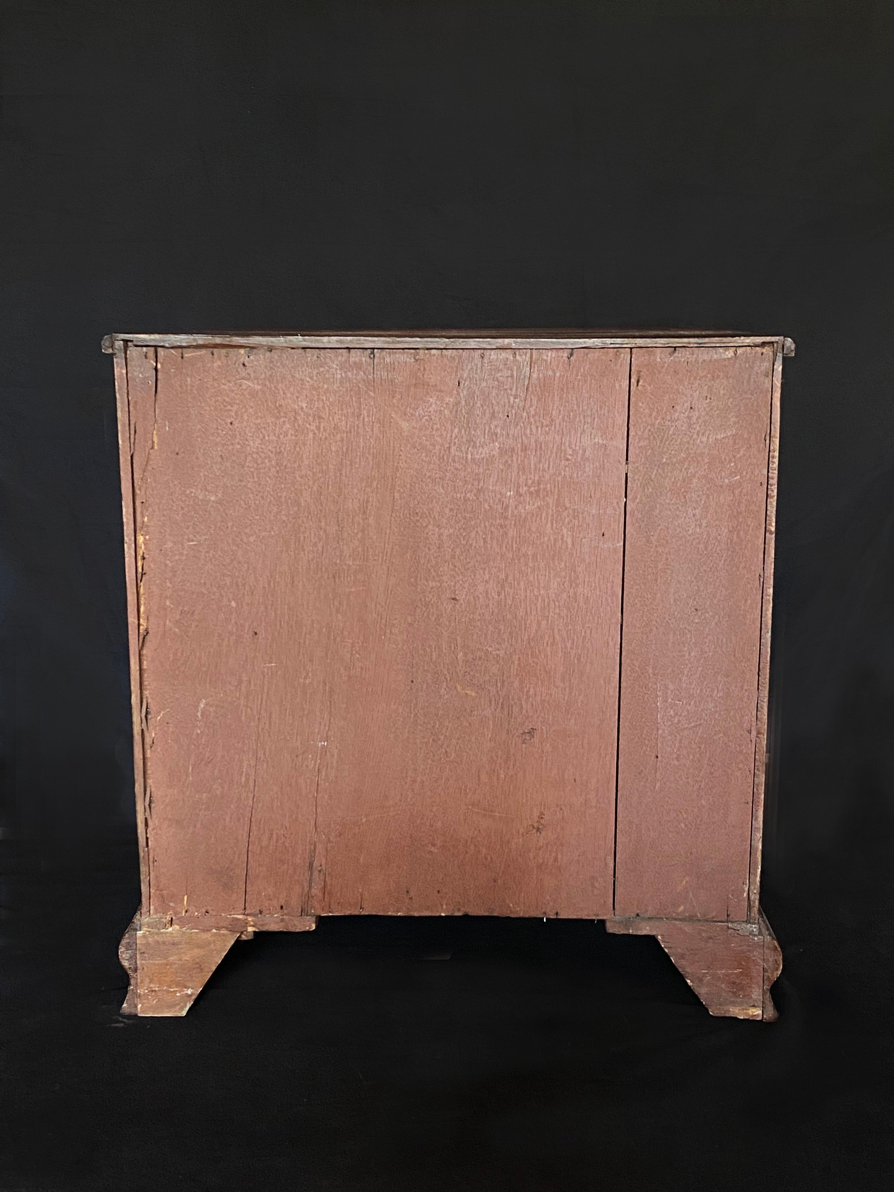 Late 18th Century Ladies Antique Mahogany Keyhole Desk, Original Brass Handles In Good Condition For Sale In Shrewsbury, GB