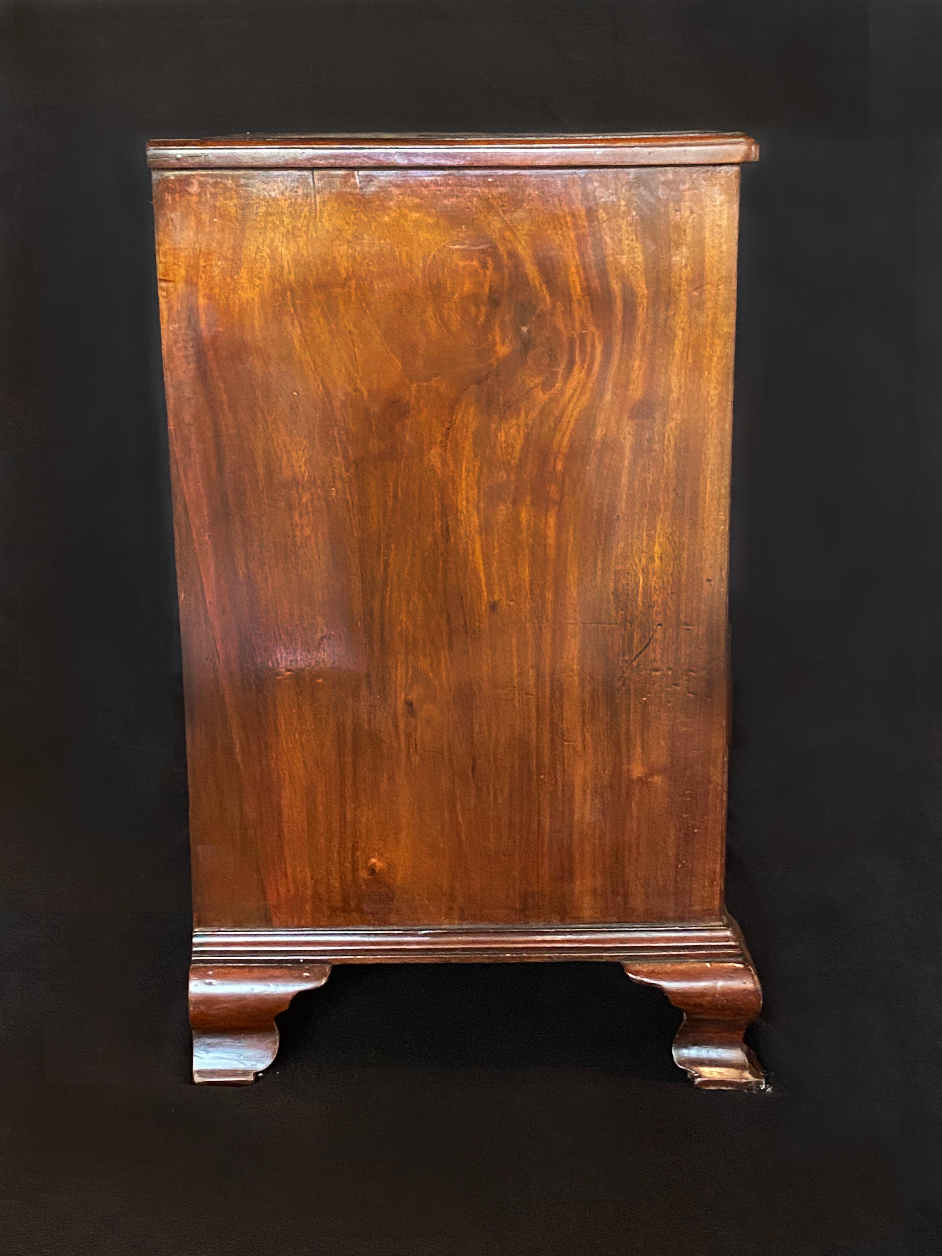 Late 18th Century Ladies Antique Mahogany Keyhole Desk, Original Brass Handles For Sale 3