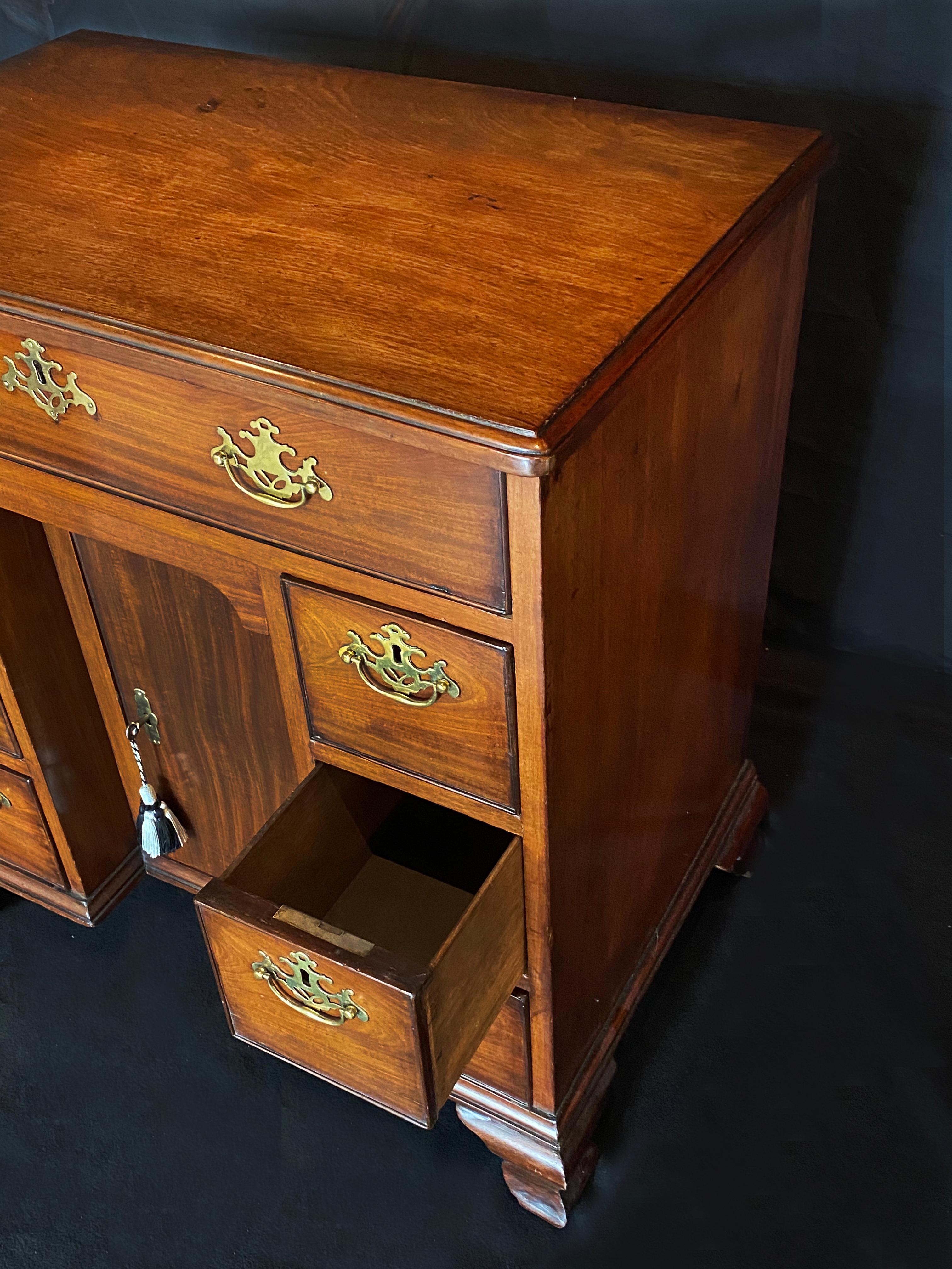 Late 18th Century Ladies Antique Mahogany Keyhole Desk, Original Brass Handles For Sale 4