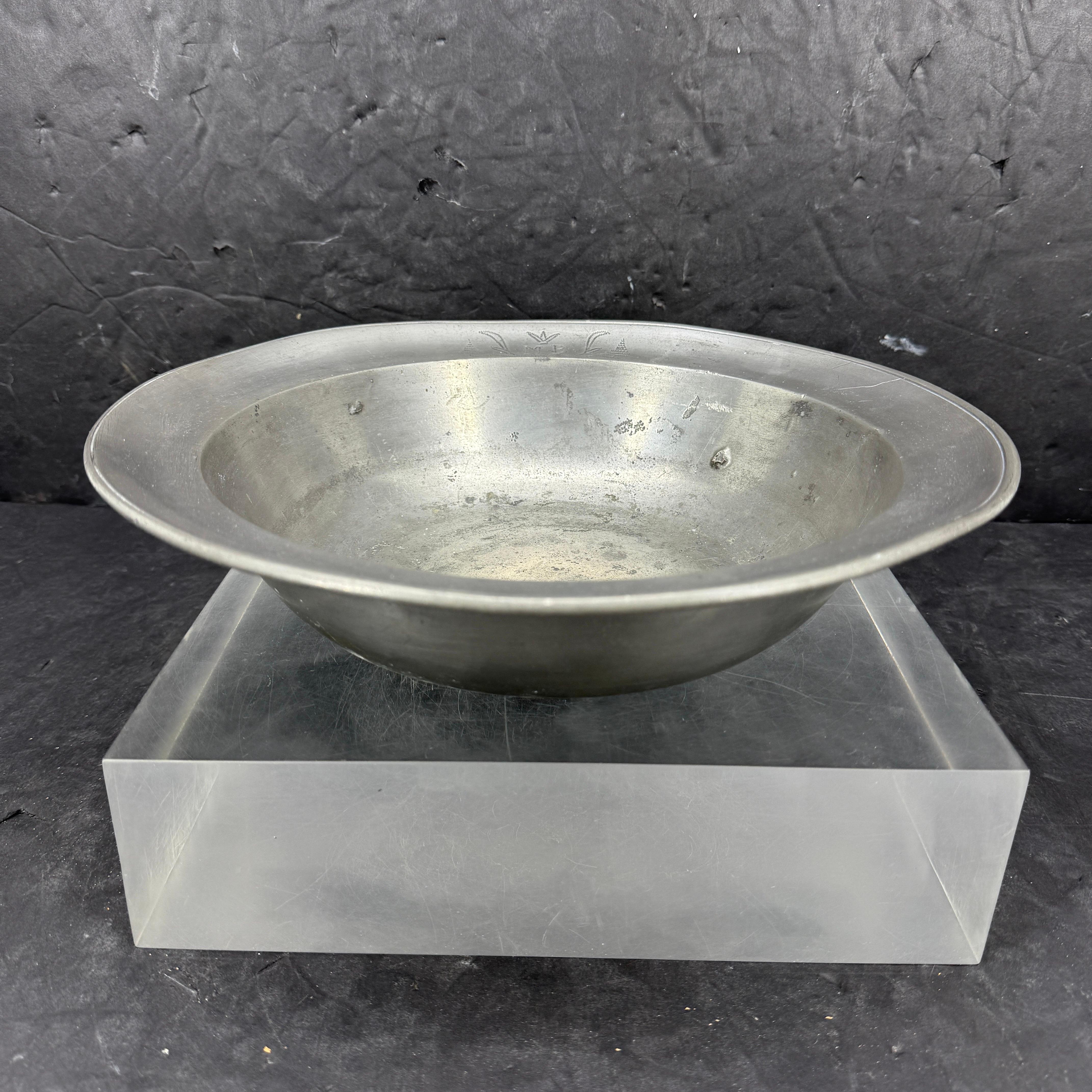 Danese Grande ciotola rotonda danese in peltro della fine del XVIII secolo in vendita