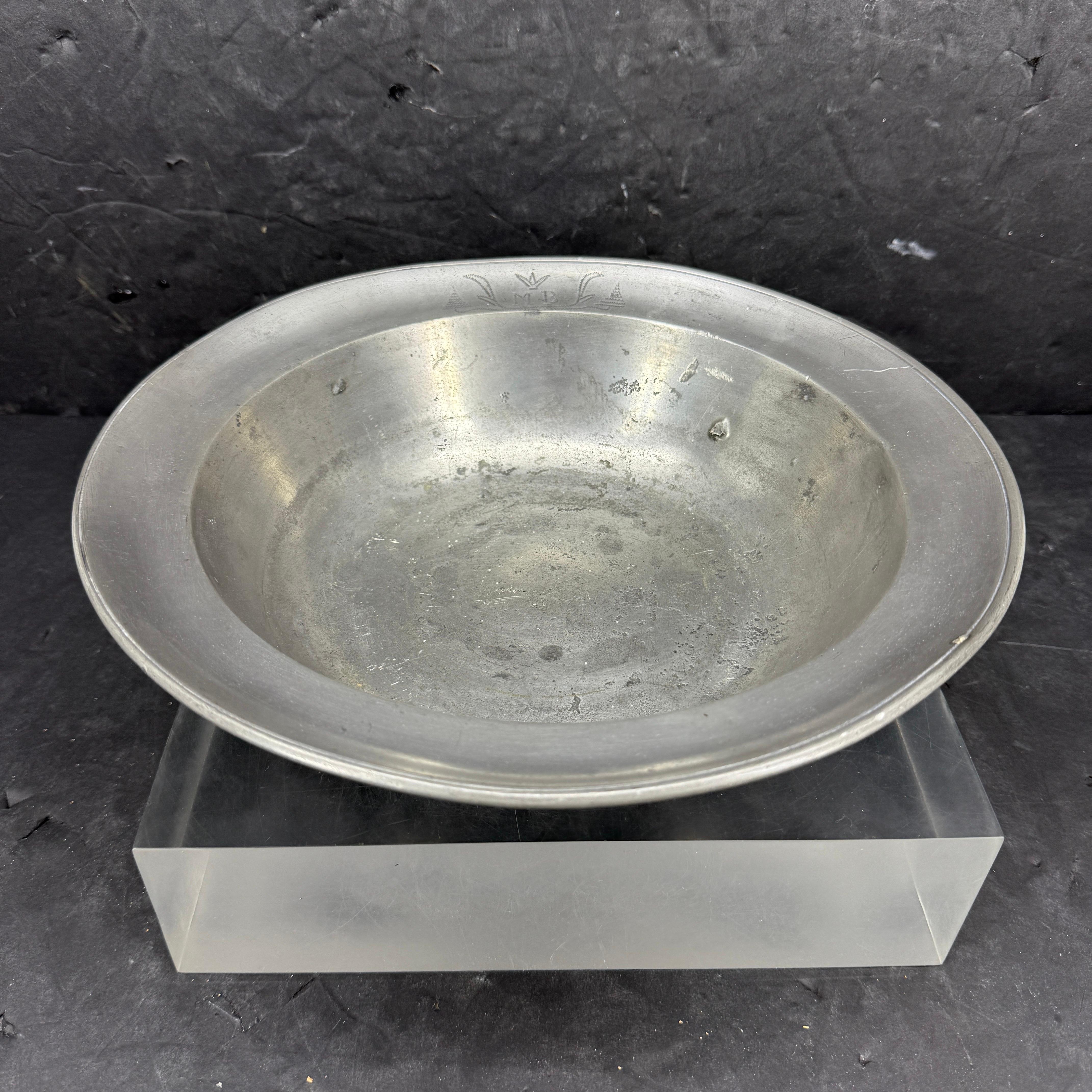 Grande ciotola rotonda danese in peltro della fine del XVIII secolo In condizioni buone in vendita a Haddonfield, NJ