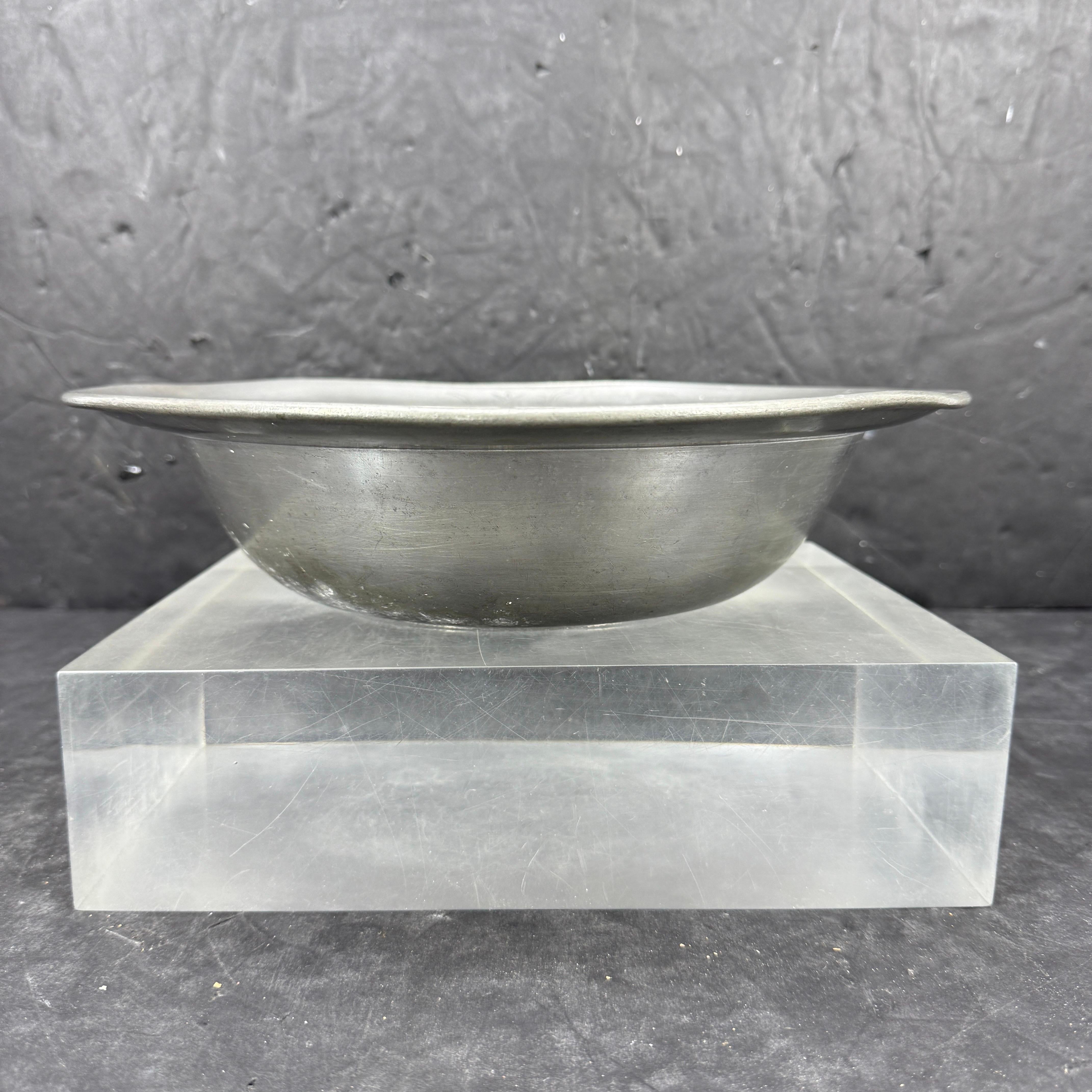 Peltro Grande ciotola rotonda danese in peltro della fine del XVIII secolo in vendita