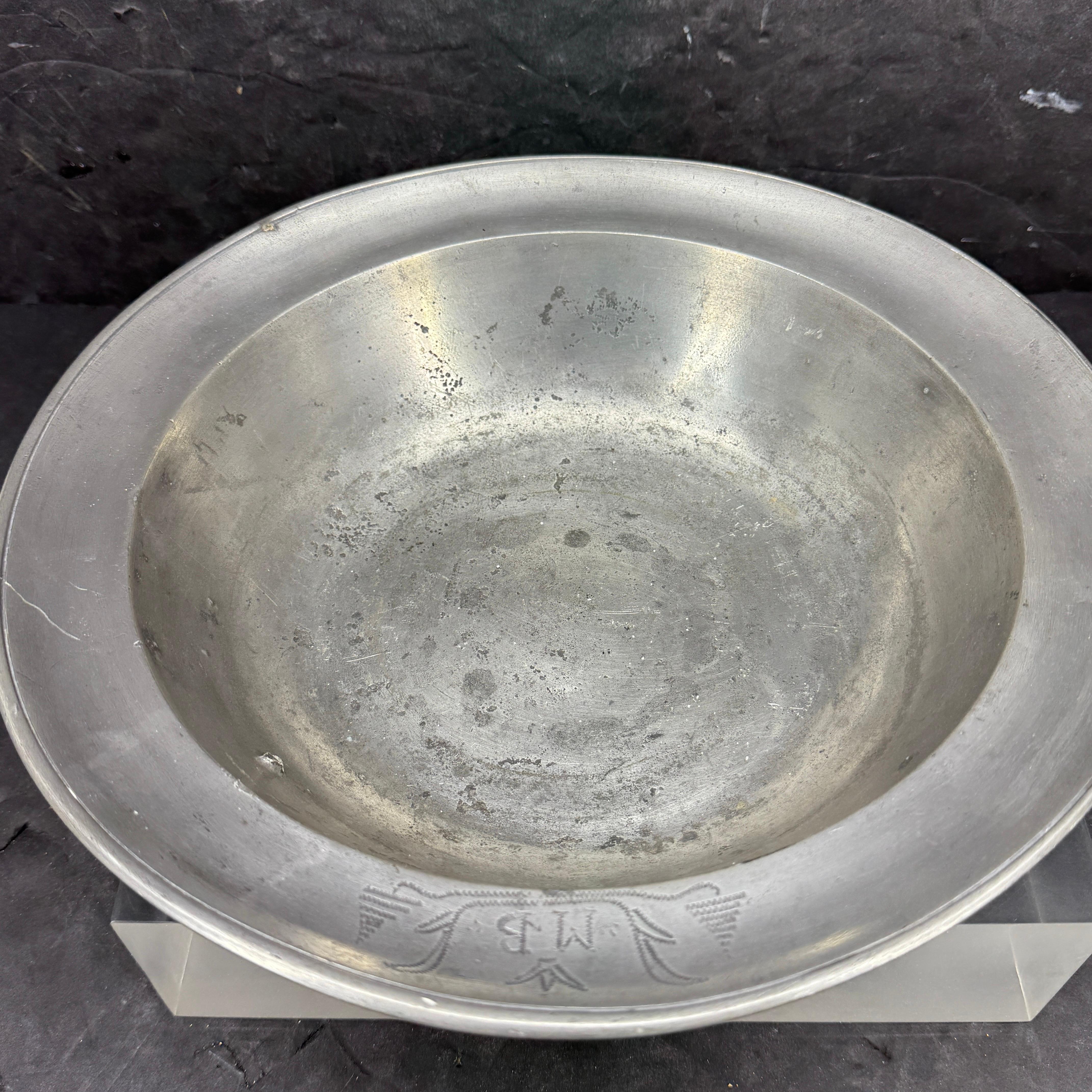 Grande ciotola rotonda danese in peltro della fine del XVIII secolo in vendita 1