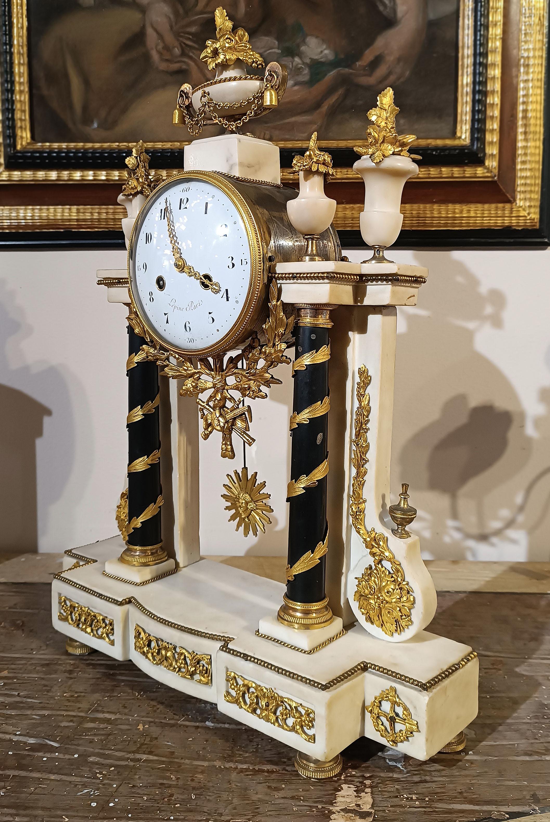 Direttorio OROLOGIO A TEMPIO DIRETTO DEL TARDO 18° secolo in vendita