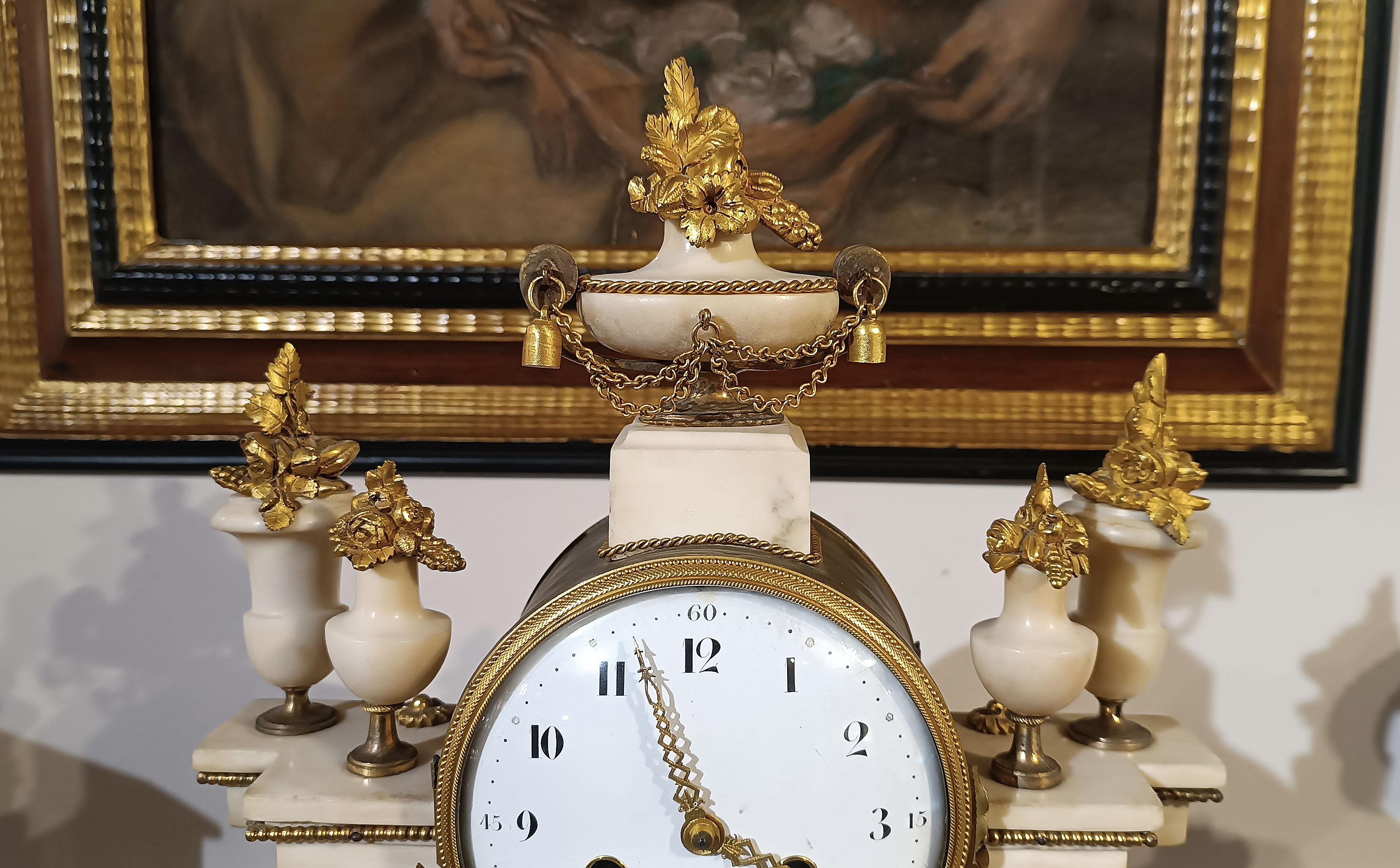 Dorato OROLOGIO A TEMPIO DIRETTO DEL TARDO 18° secolo in vendita