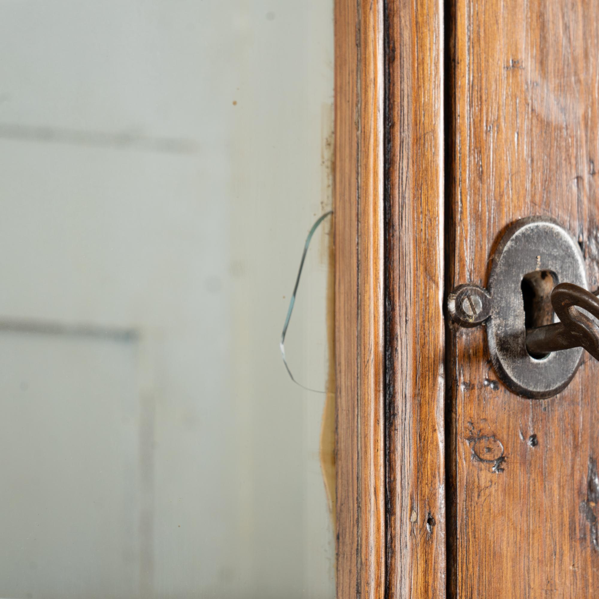 Fin du XVIIIe siècle Grande bibliothèque française Vitrine à deux corps en vente 4