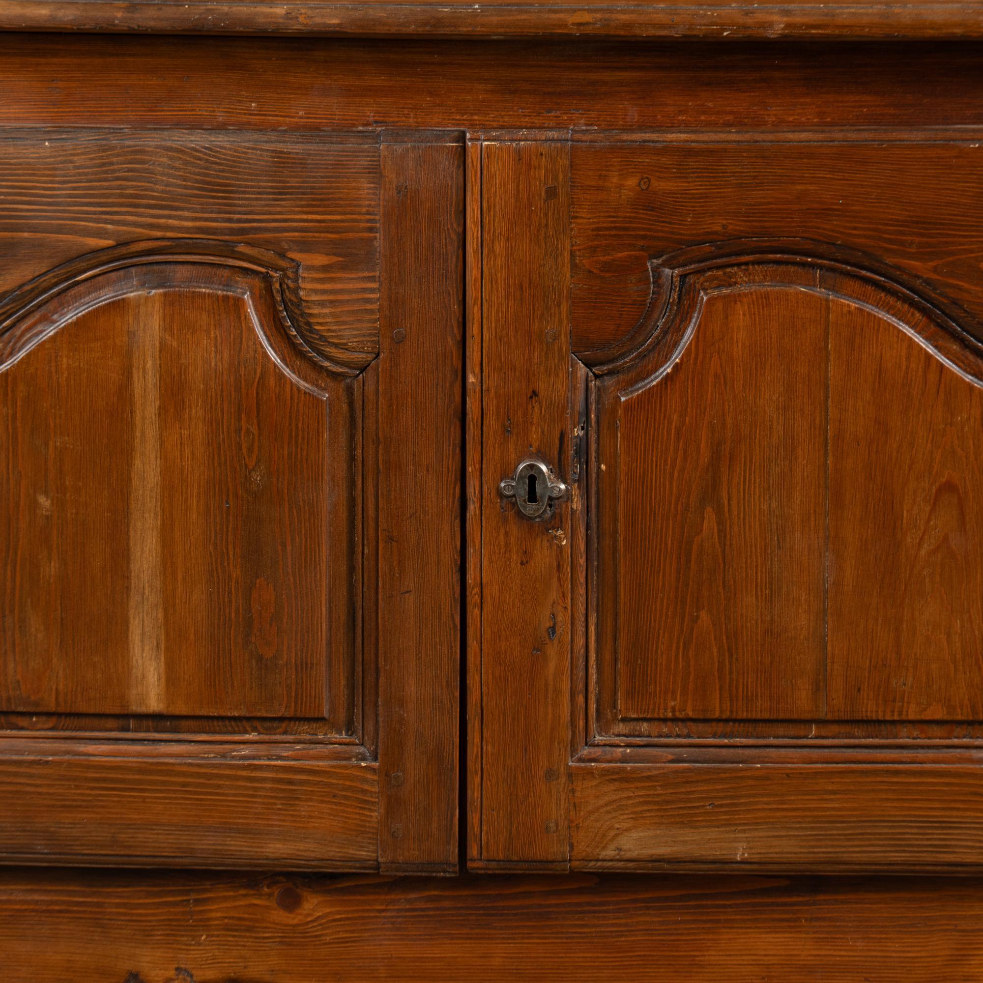 Fin du XVIIIe siècle Grande bibliothèque française Vitrine à deux corps en vente 5