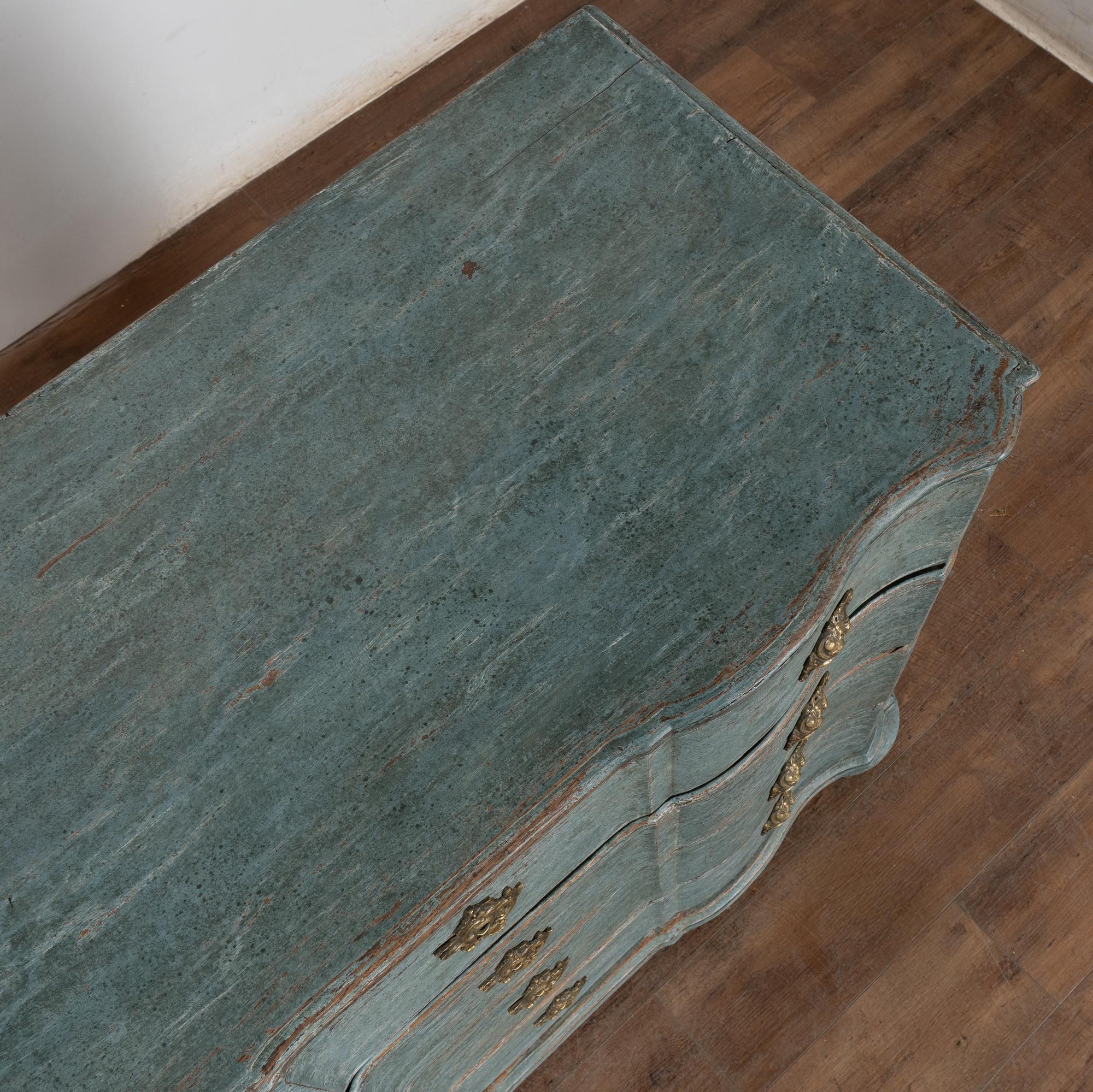 Grande commode à quatre tiroirs bleu rococo de la fin du XVIIIe siècle, Danemark en vente 1