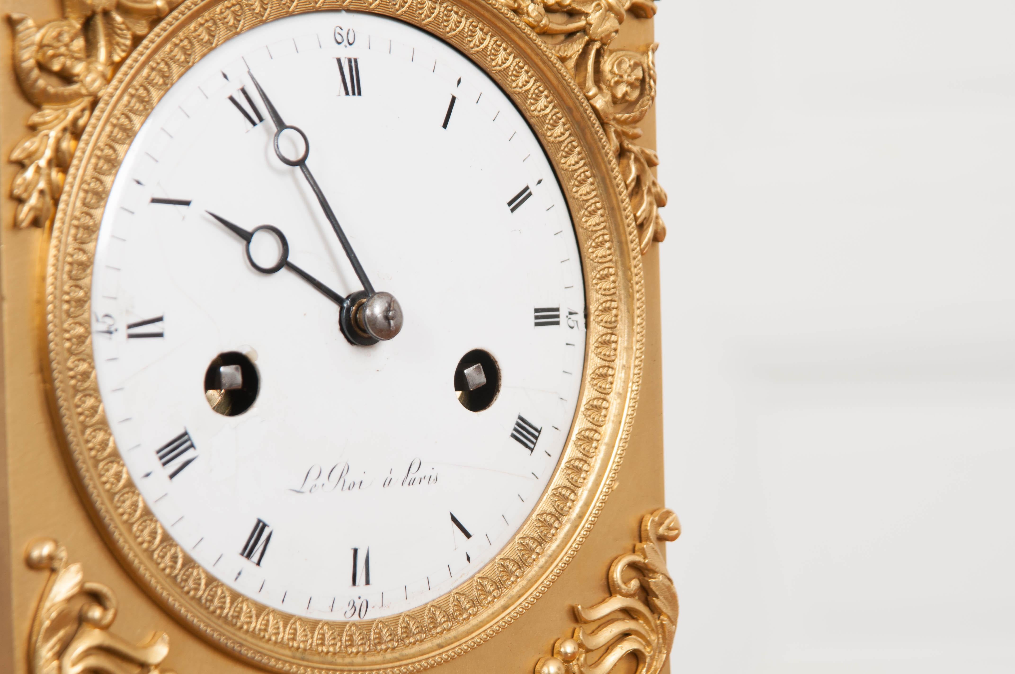 French Late 18th Century Le Roi à Paris Fire-Gilded Bronze Mantel Clock