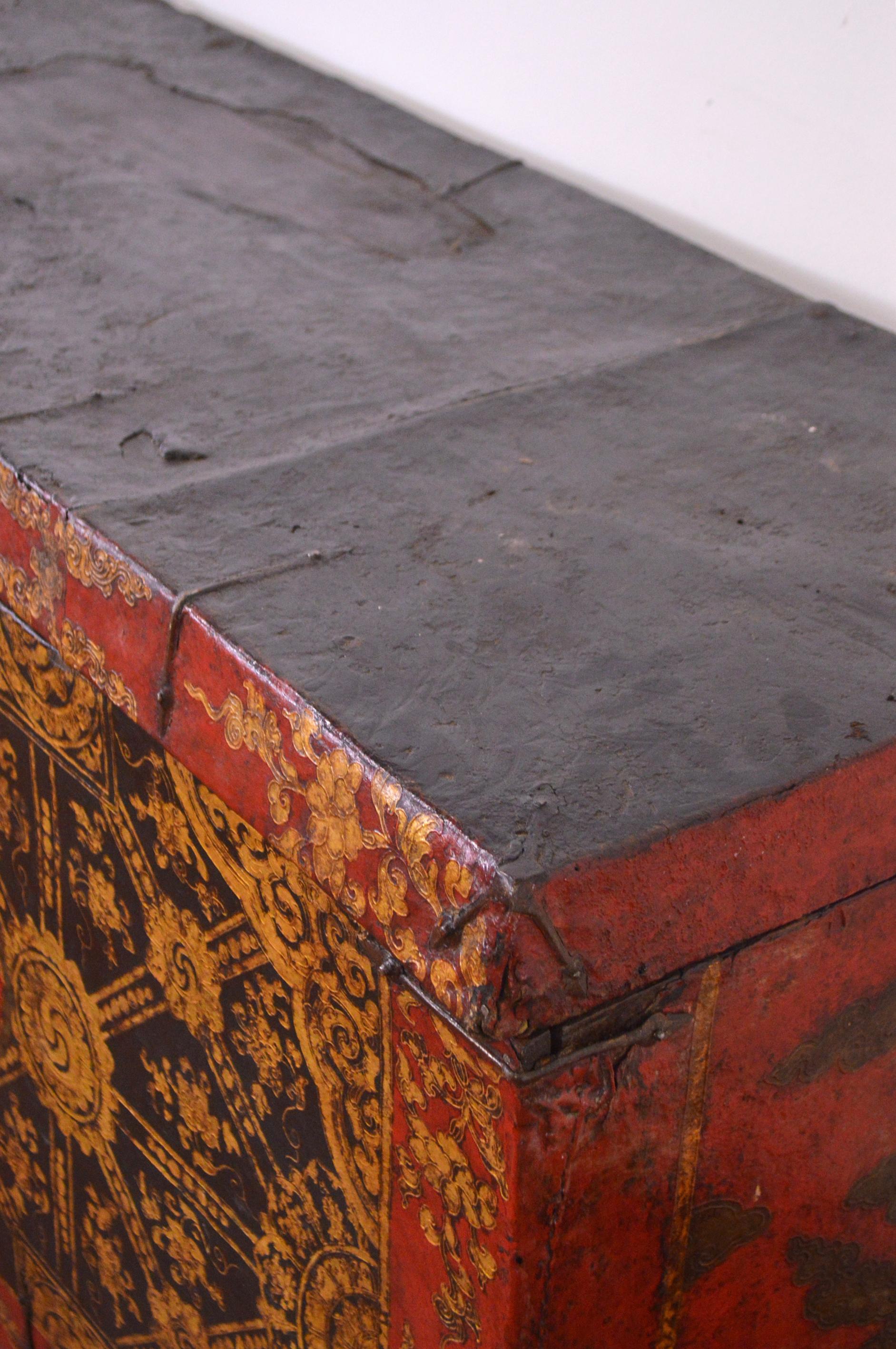 Late 18th Century Leather and Metal Tibetan Trunk For Sale 15