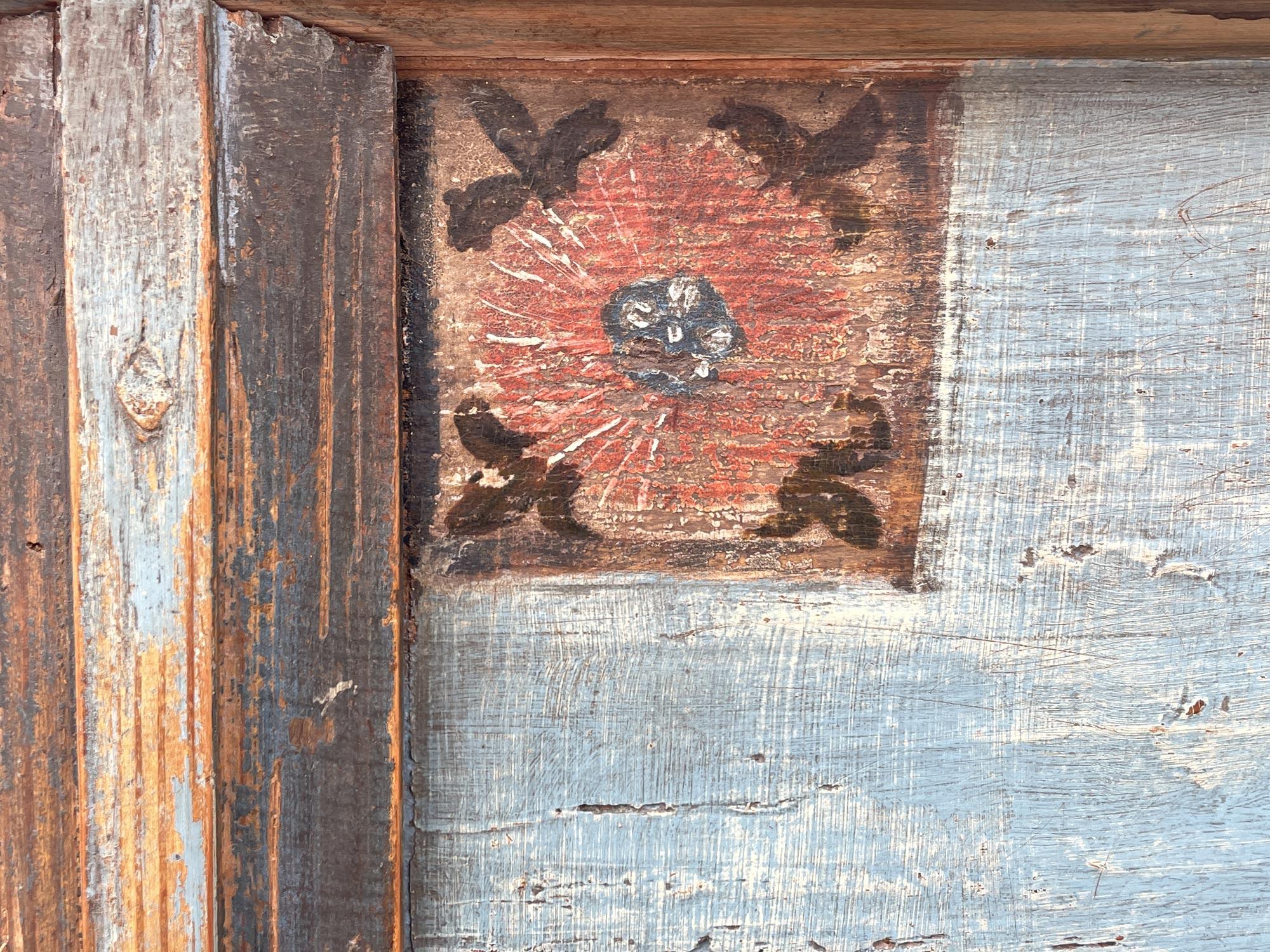 Late 18th Century Light Blu Floral Painted Blanket Chest For Sale 4