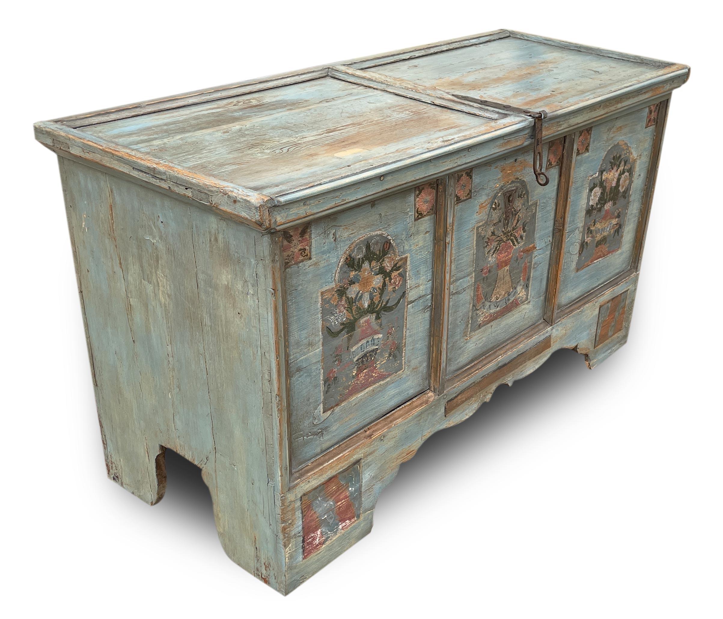 Tyrolean (Northern Italy Alpine Region) light blue painted chest

Measurements: H. 81cm – L. 142cm – D. 59cm
Period: approximately 1780
Origin: Tyrol
Essence: Fir

Tyrolean chest entirely painted in intense blue.
The front is divided into three